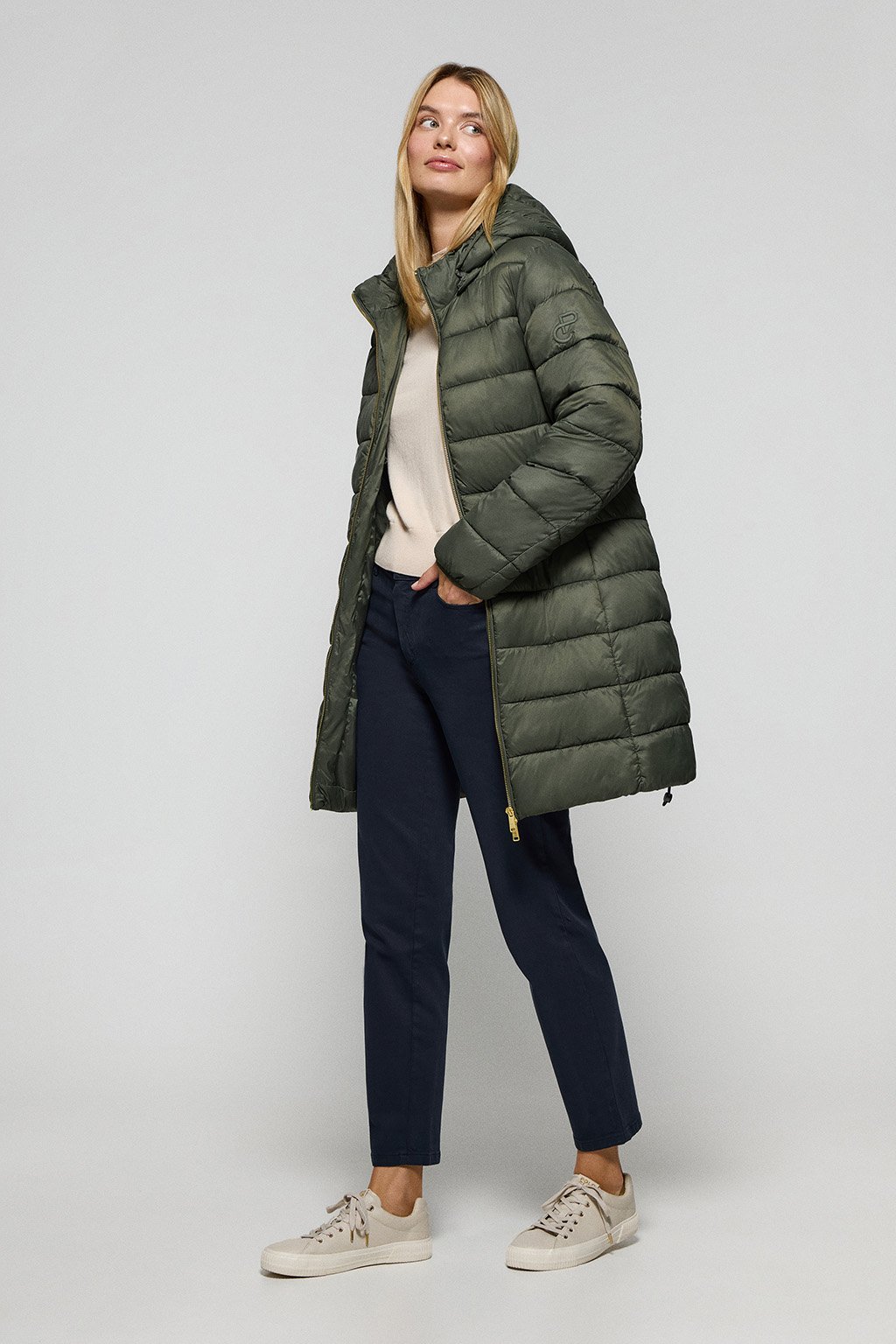 Ultraleichter Mantel Cecilia grün mit abnehmbarer Kapuze und PC Stickerei