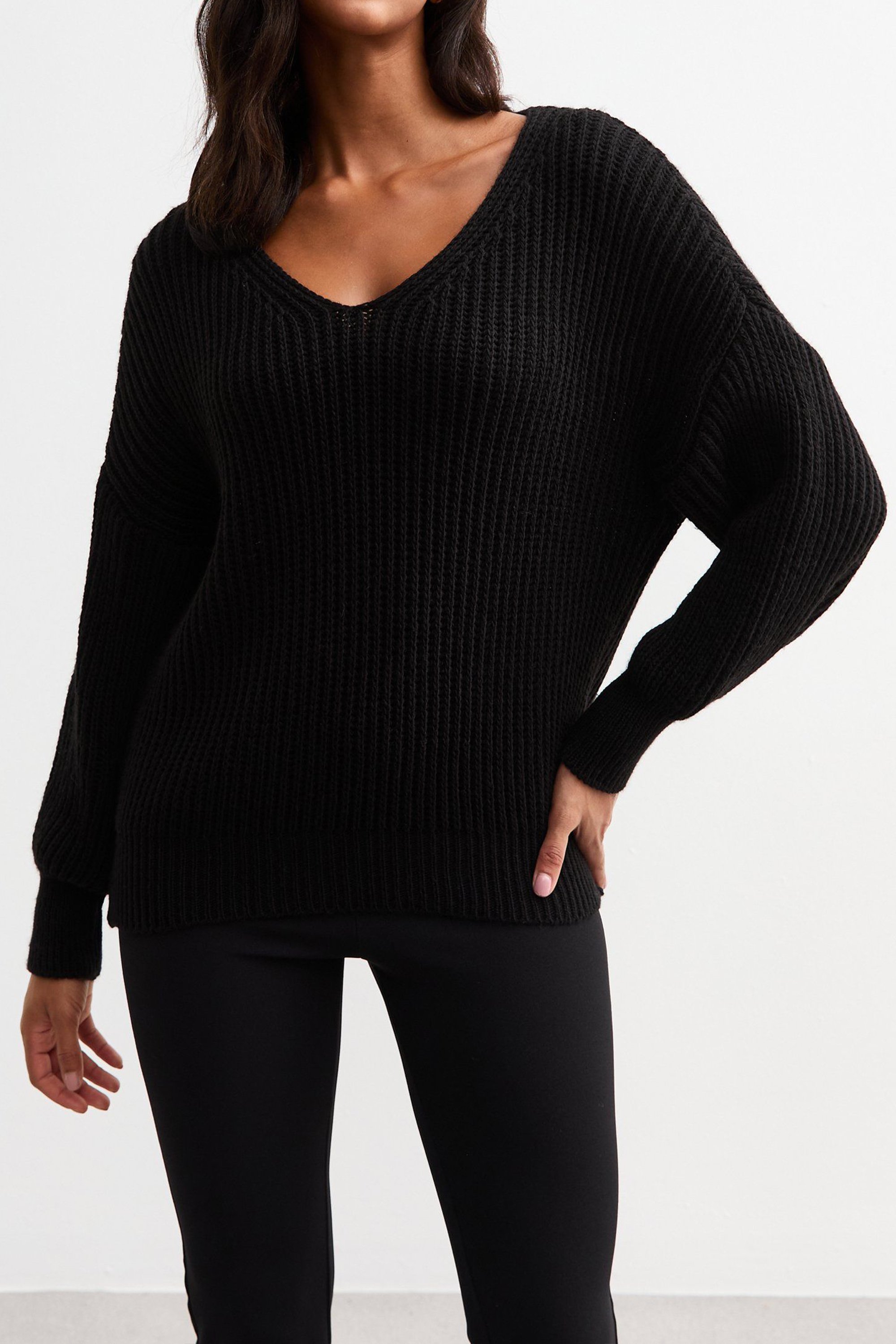 Schwarzer Grobstrick-Pullover in Übergröße