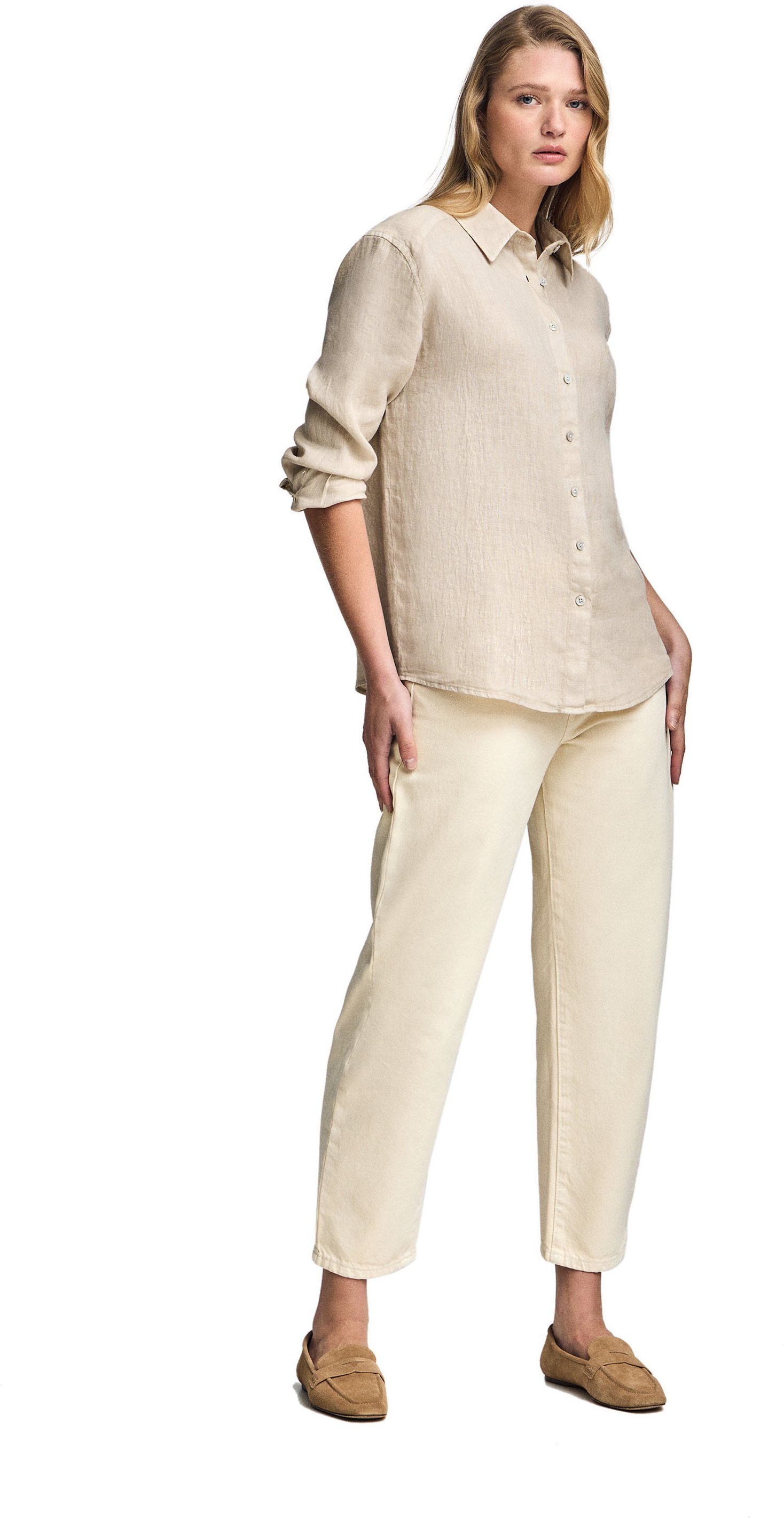 Leinenhemd Garment Dye sandfarben mit gesticktem Monogramm