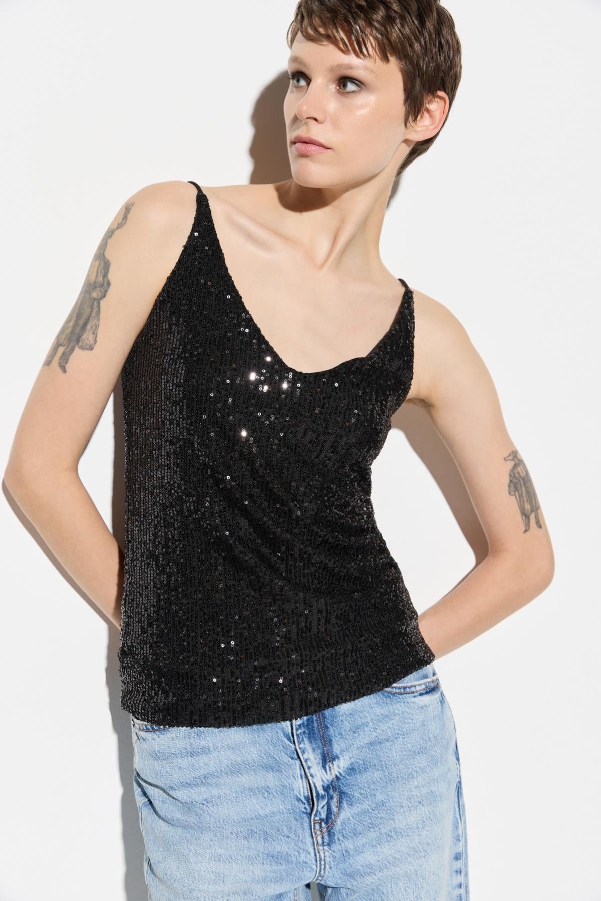 Glitzernde Schulterbluse