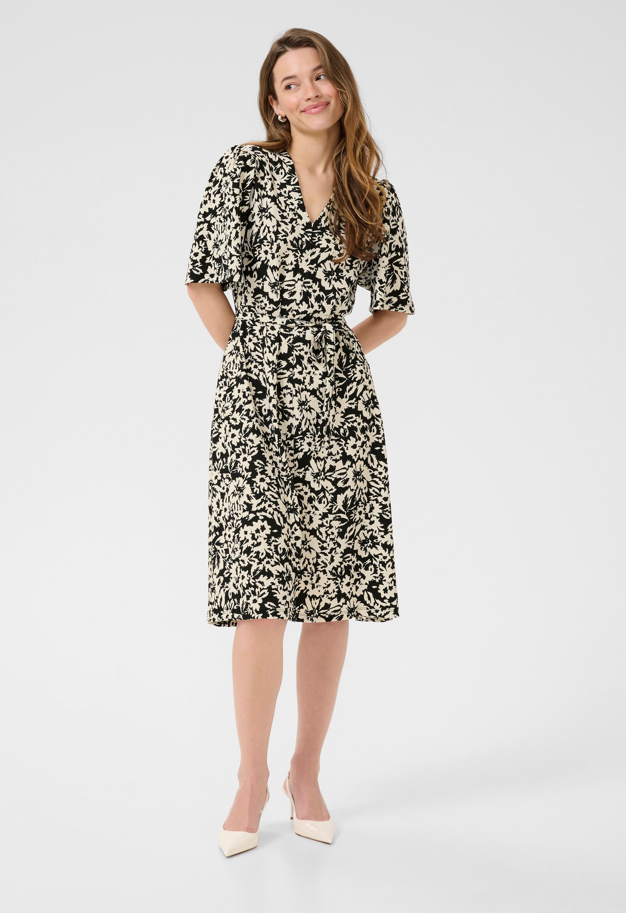 Kleid Regular fit black white