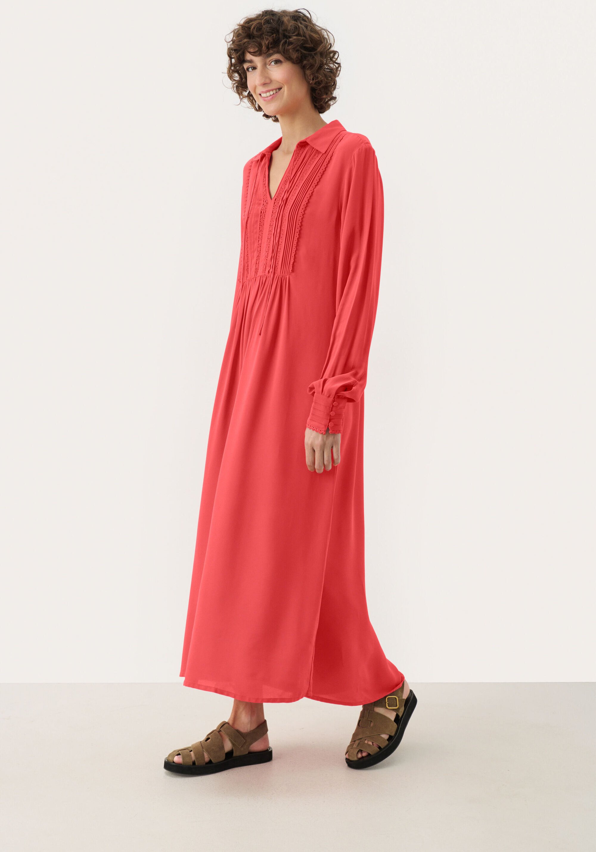 Kleid Relaxed fit Bittersweet red