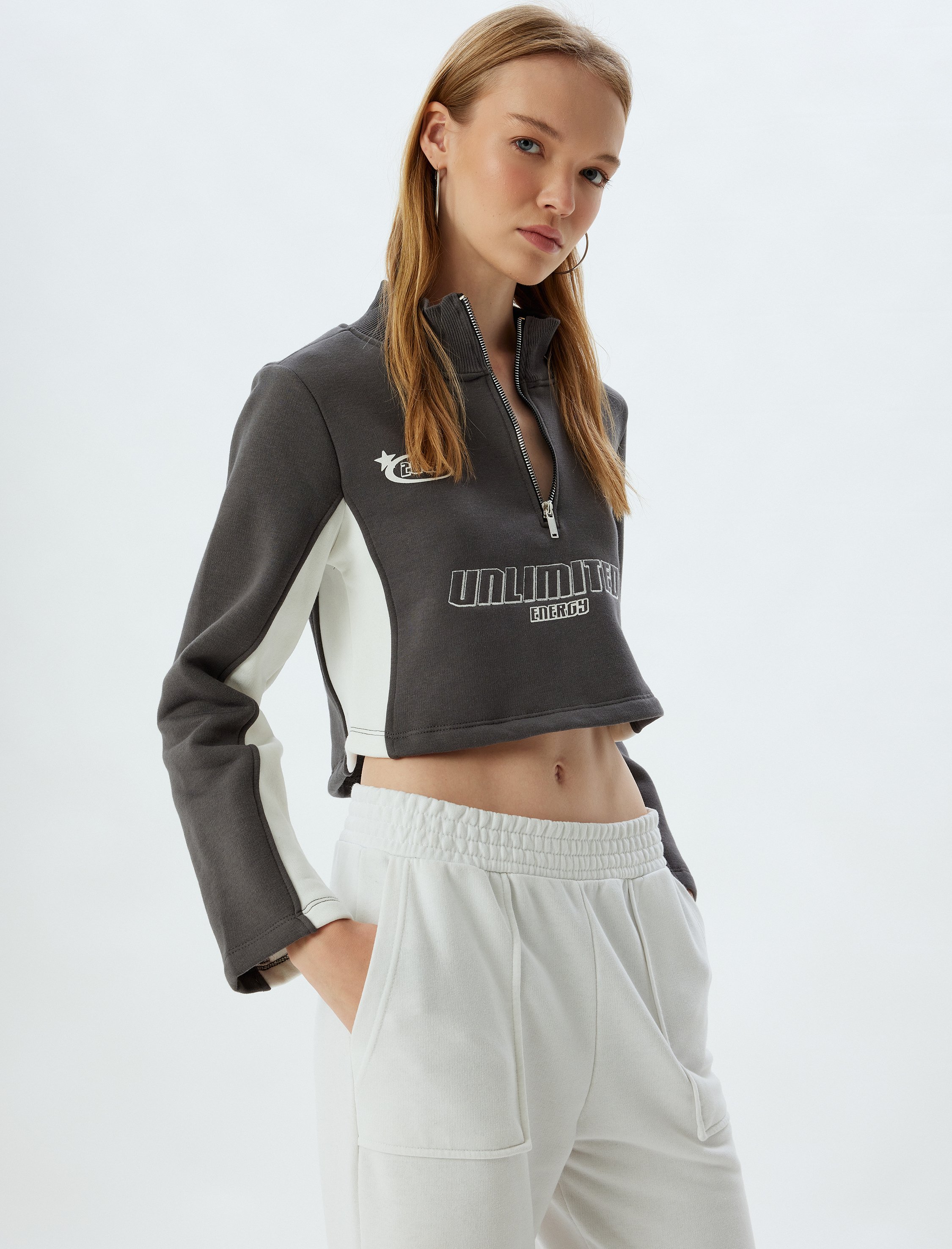 Thumbnail - Koton Sweatshirt Halbreißverschluss Mit Stickerei Sweatshirt