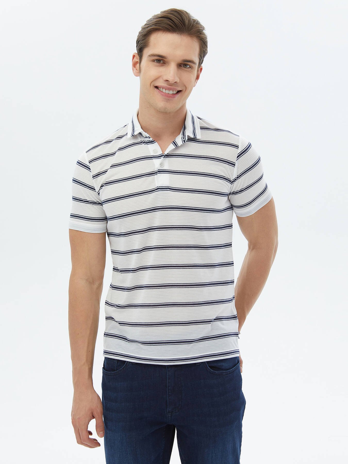 Gestreiftes T-Shirt mit Polokragen