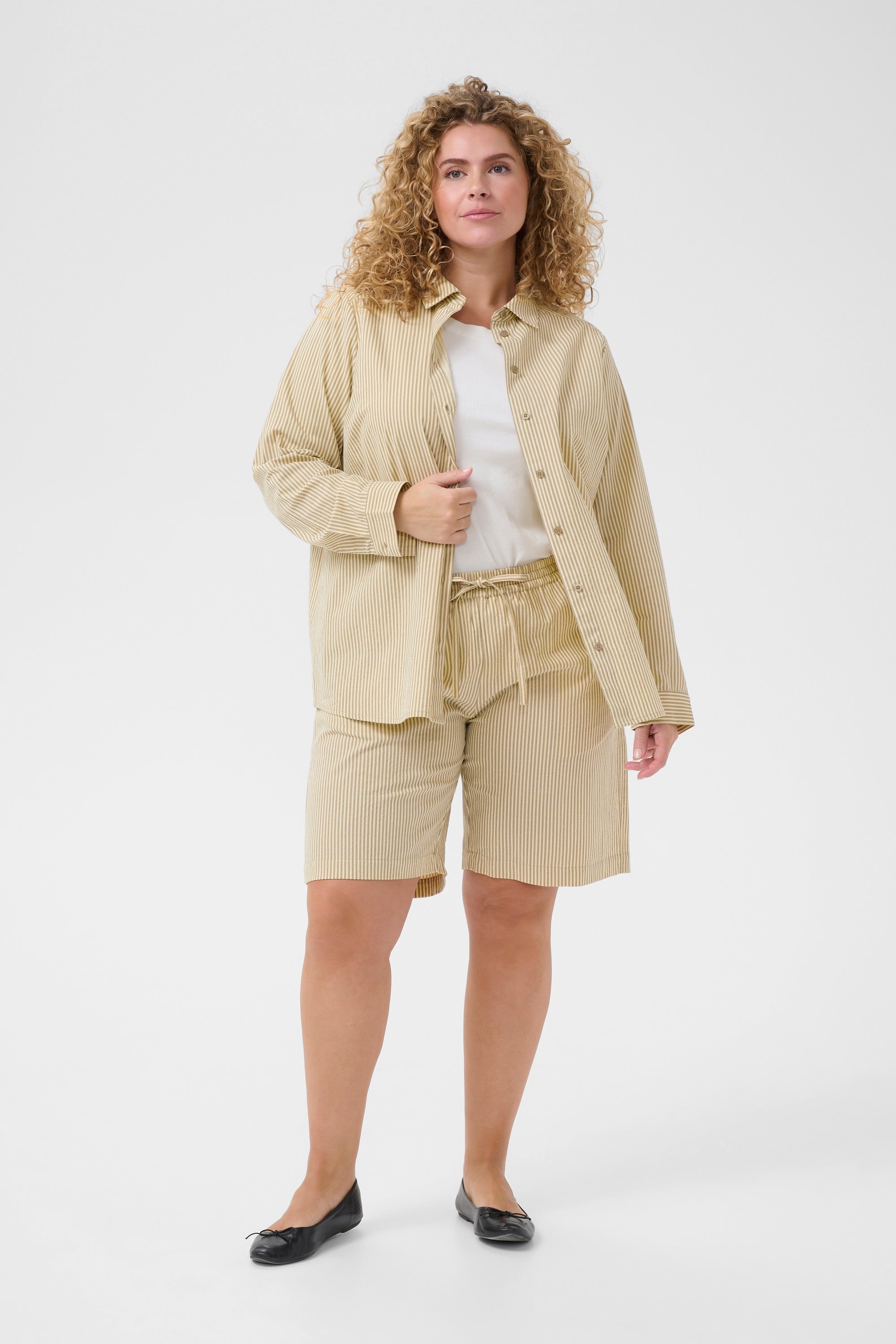 Thumbnail - Shorts Loose fit Chincilla / White stripe beige