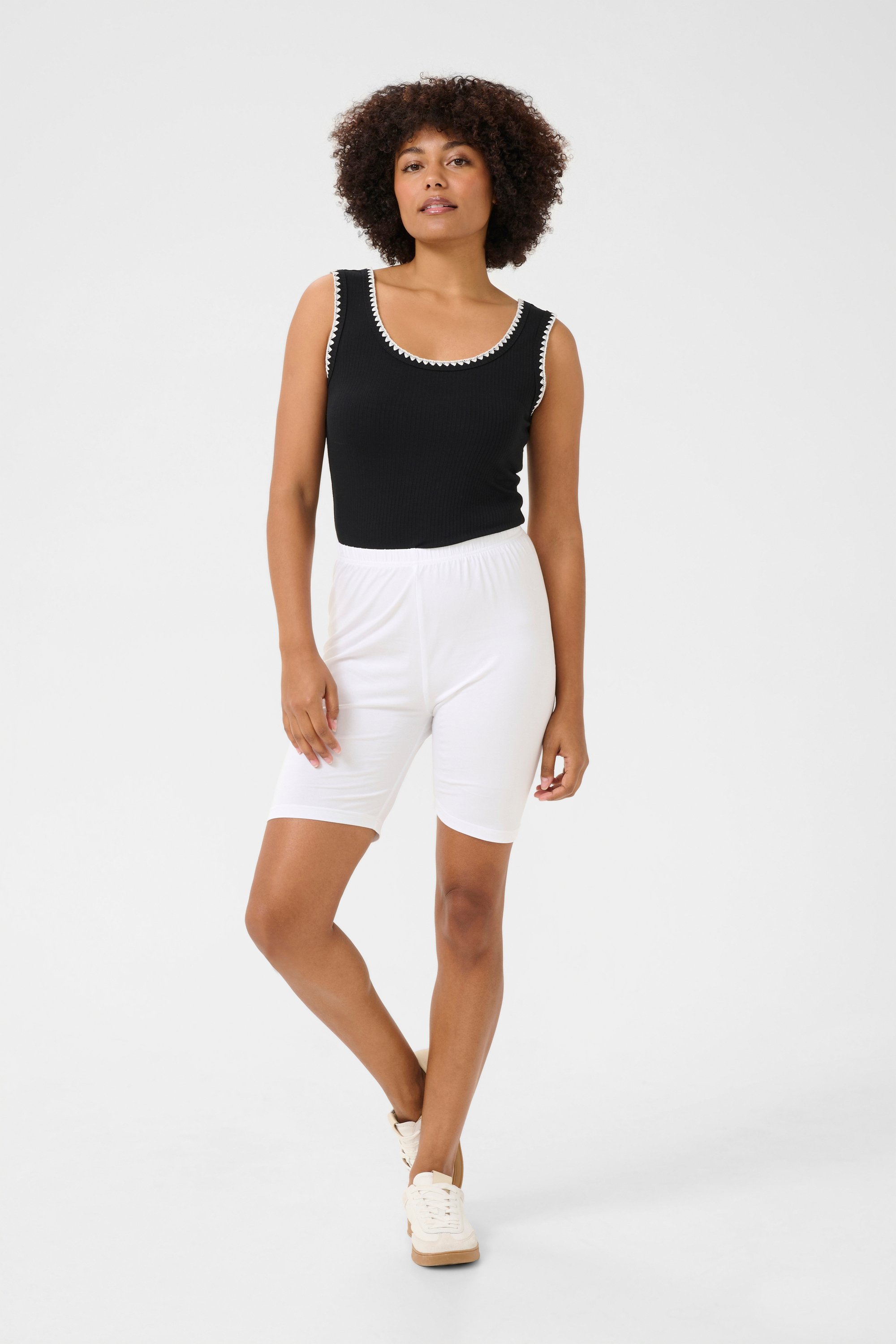 Schlank geschnittene Leggings white