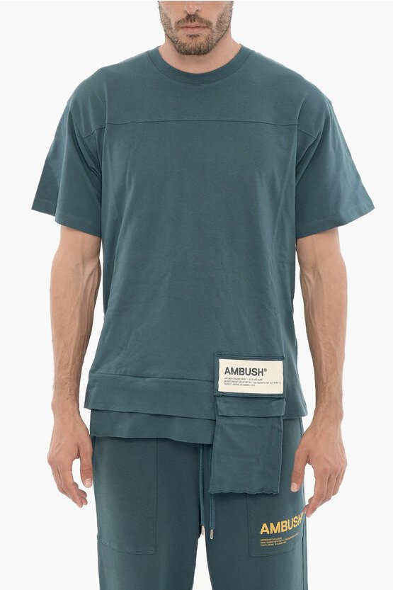 Einfarbiges Rundhals-T-Shirt mit Tasche in Blau