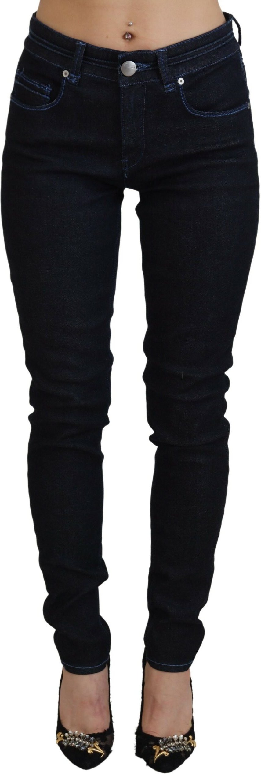 Figurbetonte Dunkelwaschjeans