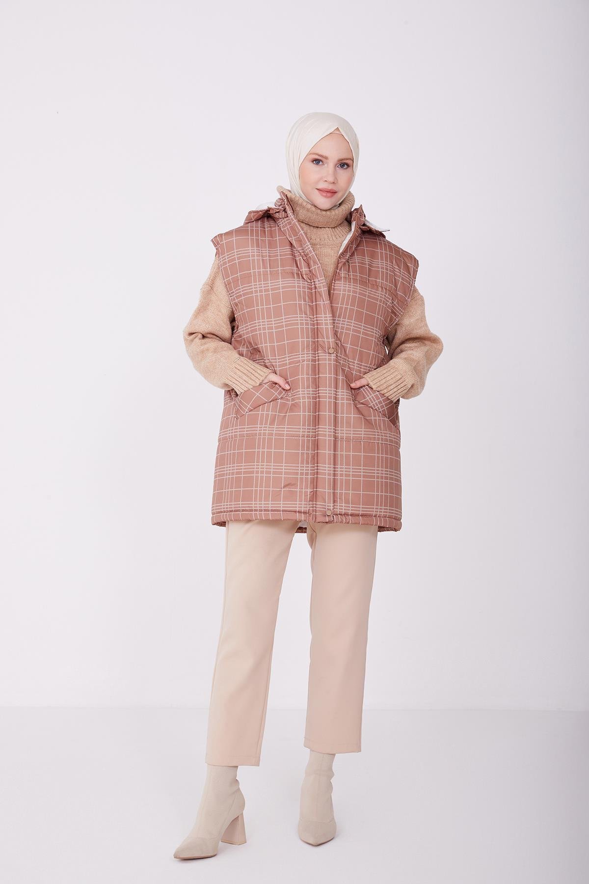 Armine bedruckte und gesteppte Weste