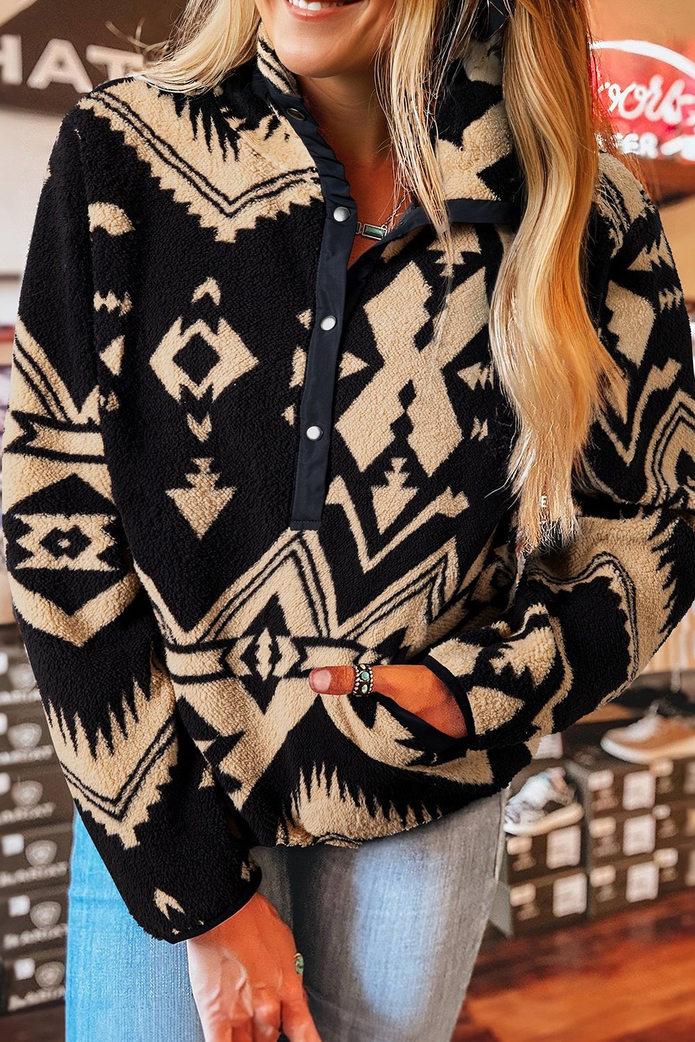 Geometrischer Fleece-Pullover