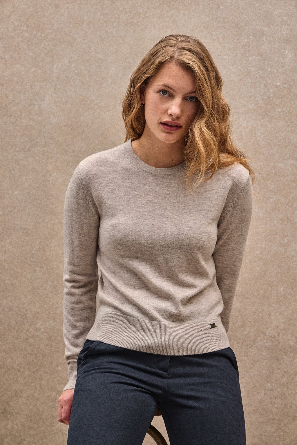 Pullover aus Merinowolle beige meliert im Slim Fit mit Rundhalskragen