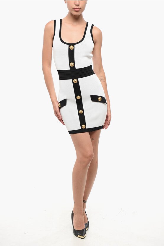 Zweifarbiges Minikleid mit Zierknöpfen in Schwarz & Weiß