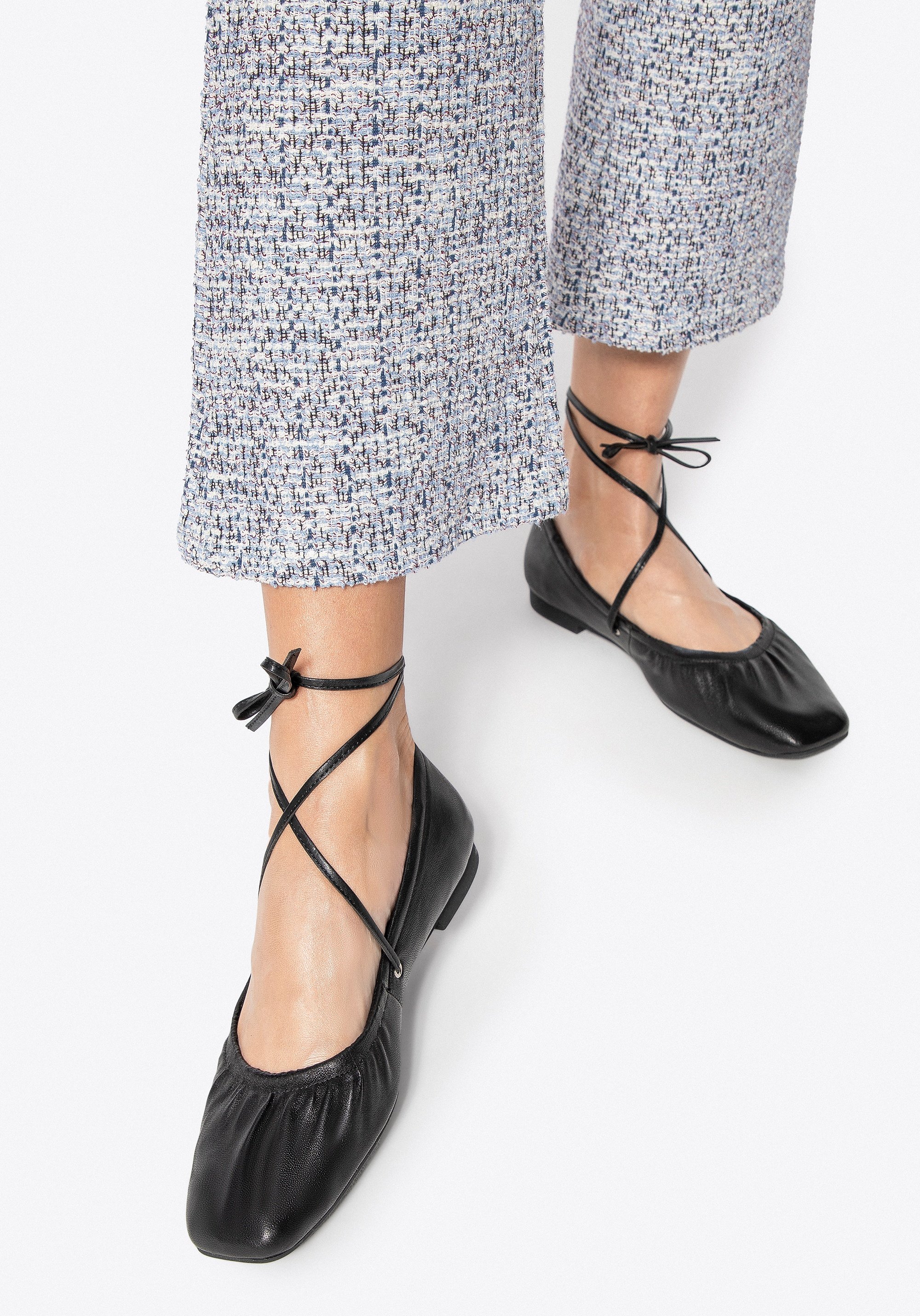 Wittchen Damen-Ballerinas aus echtem Leder mit Bändern, schwarz, Naturleder