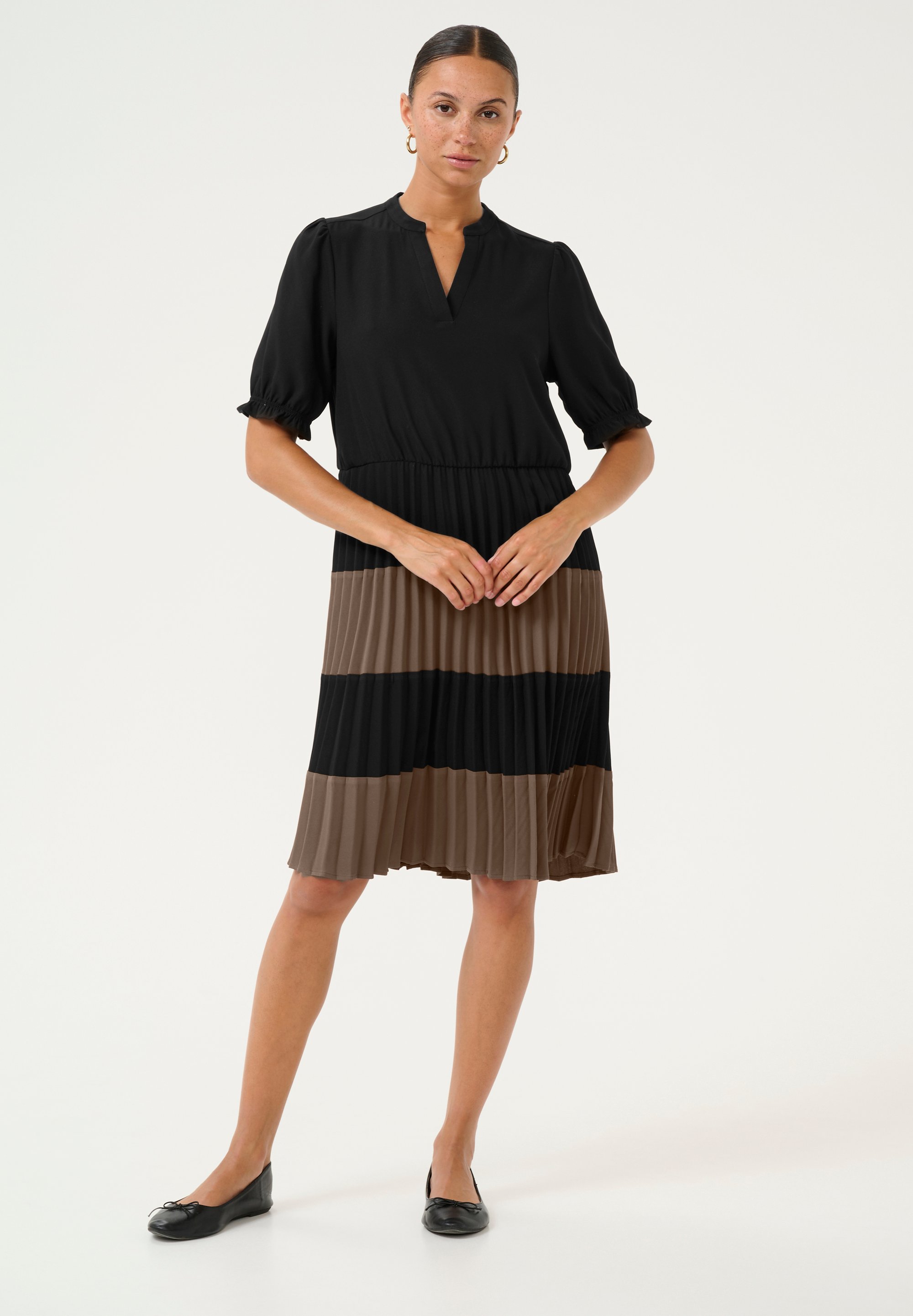 Thumbnail - Kleid Feminine black brown