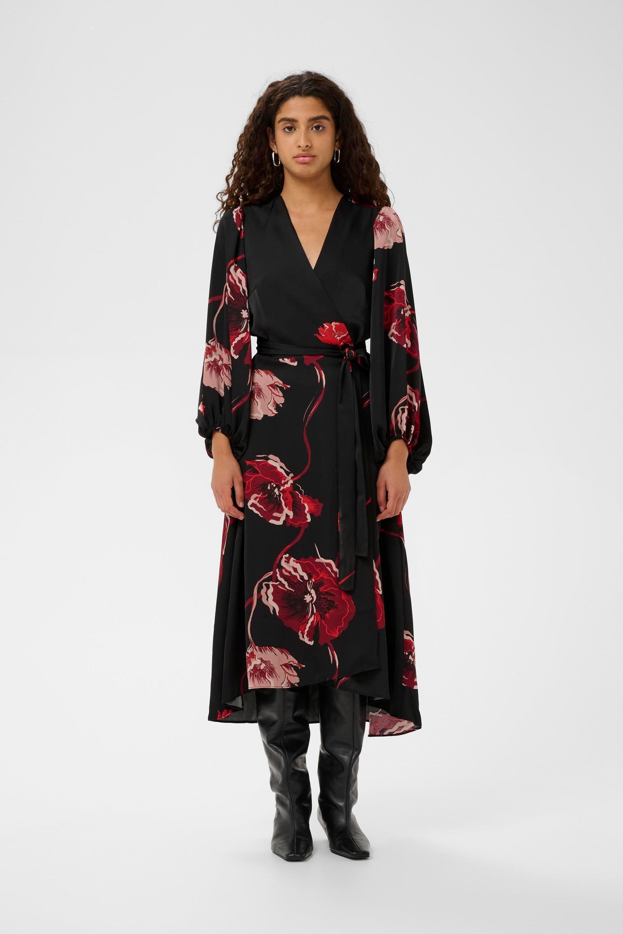 Casual DawnIW Casual Feminine Form