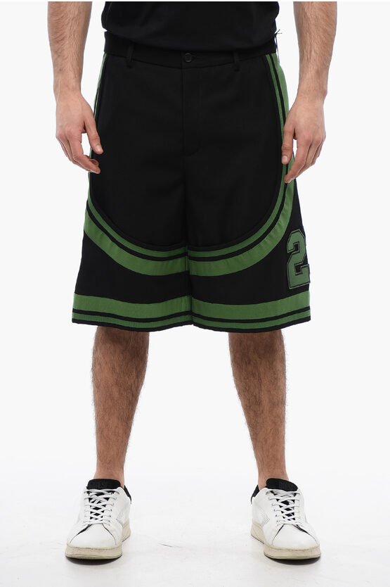 Varsity-Shorts mit Patches und Tape-Details in Schwarz