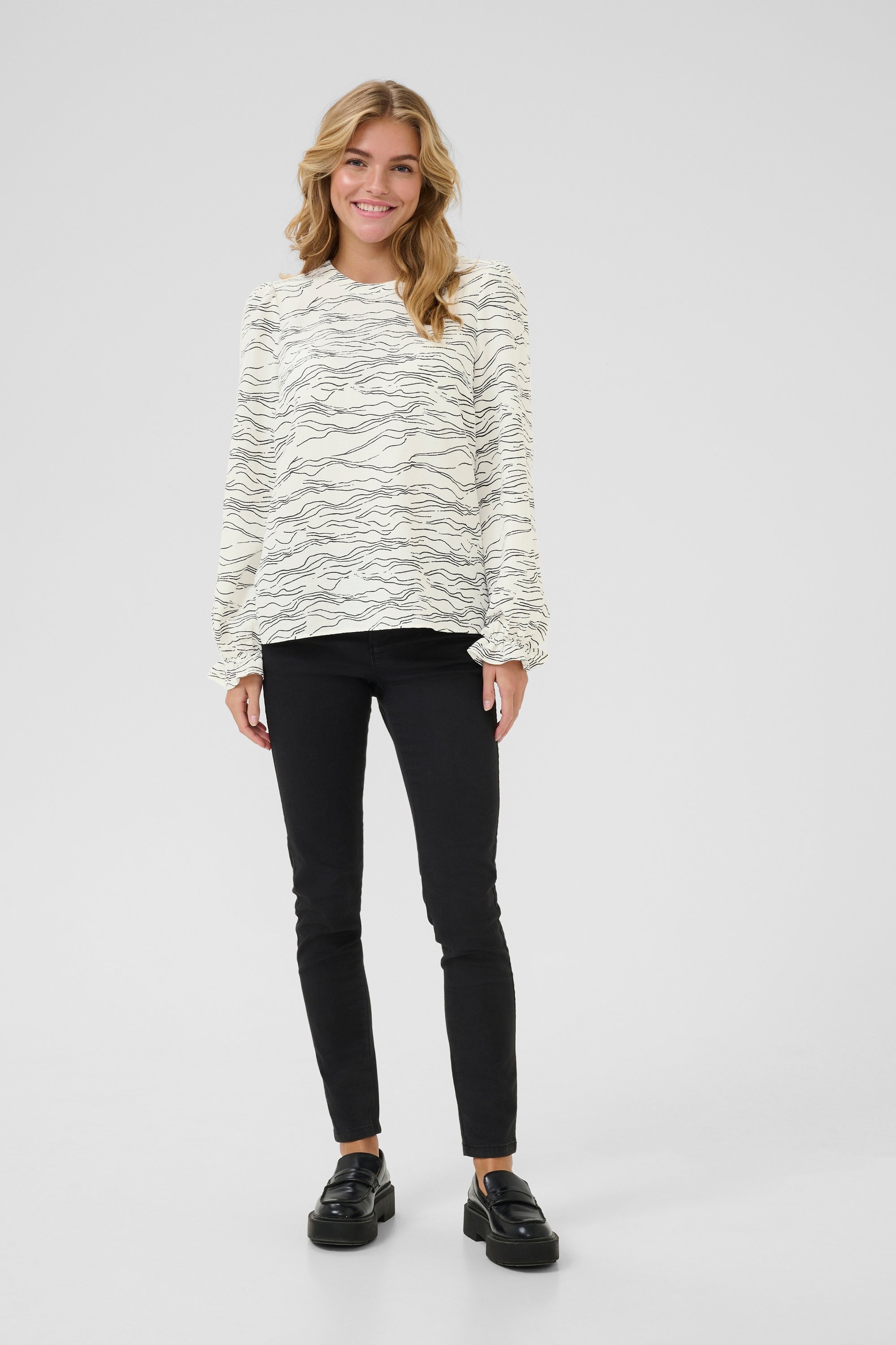 Langarm-Bluse Regular fit Chalk w. Black Deep Graphic white black