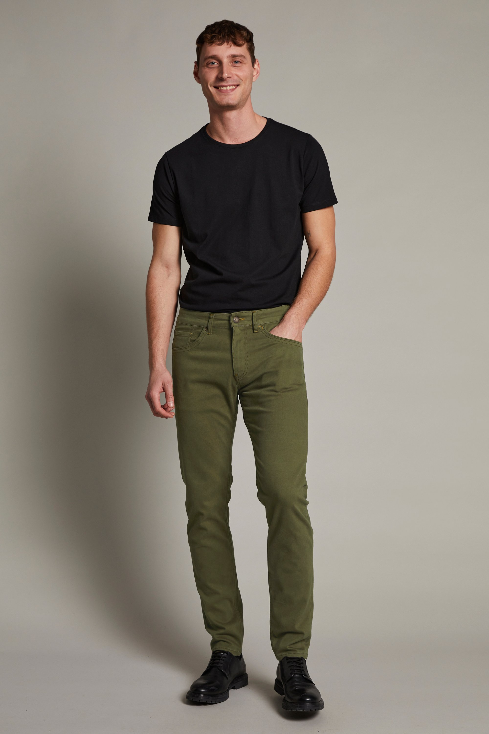 Jeans Gerade Passform olive