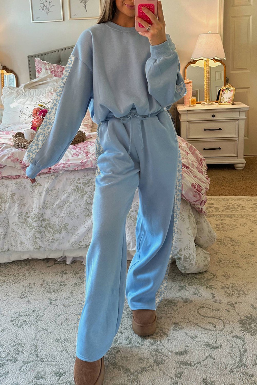 Loungewear-Set mit Blumenakzenten