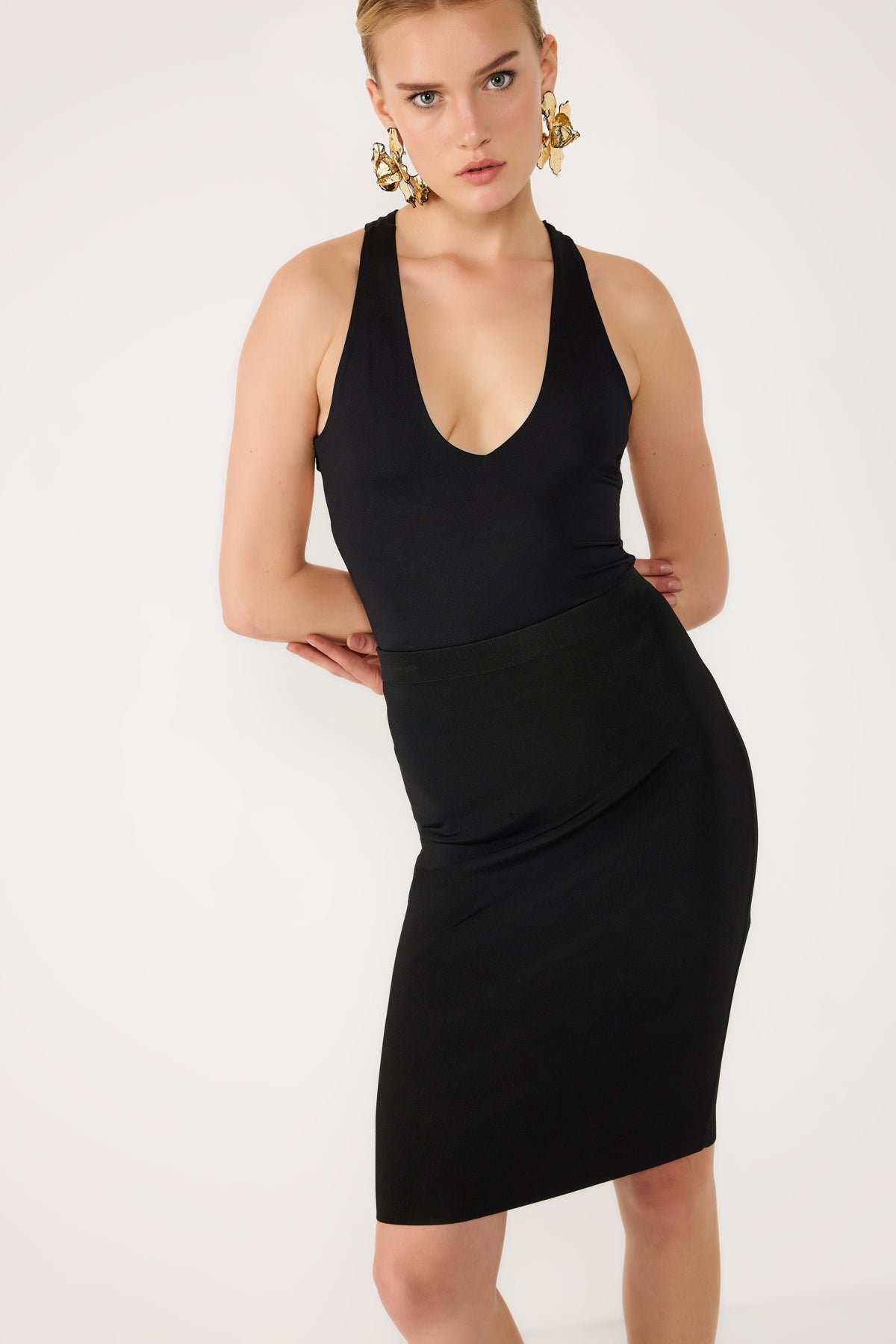 Bluse mit tiefem Ausschnitt und überkreuzten Trägern am Rücken