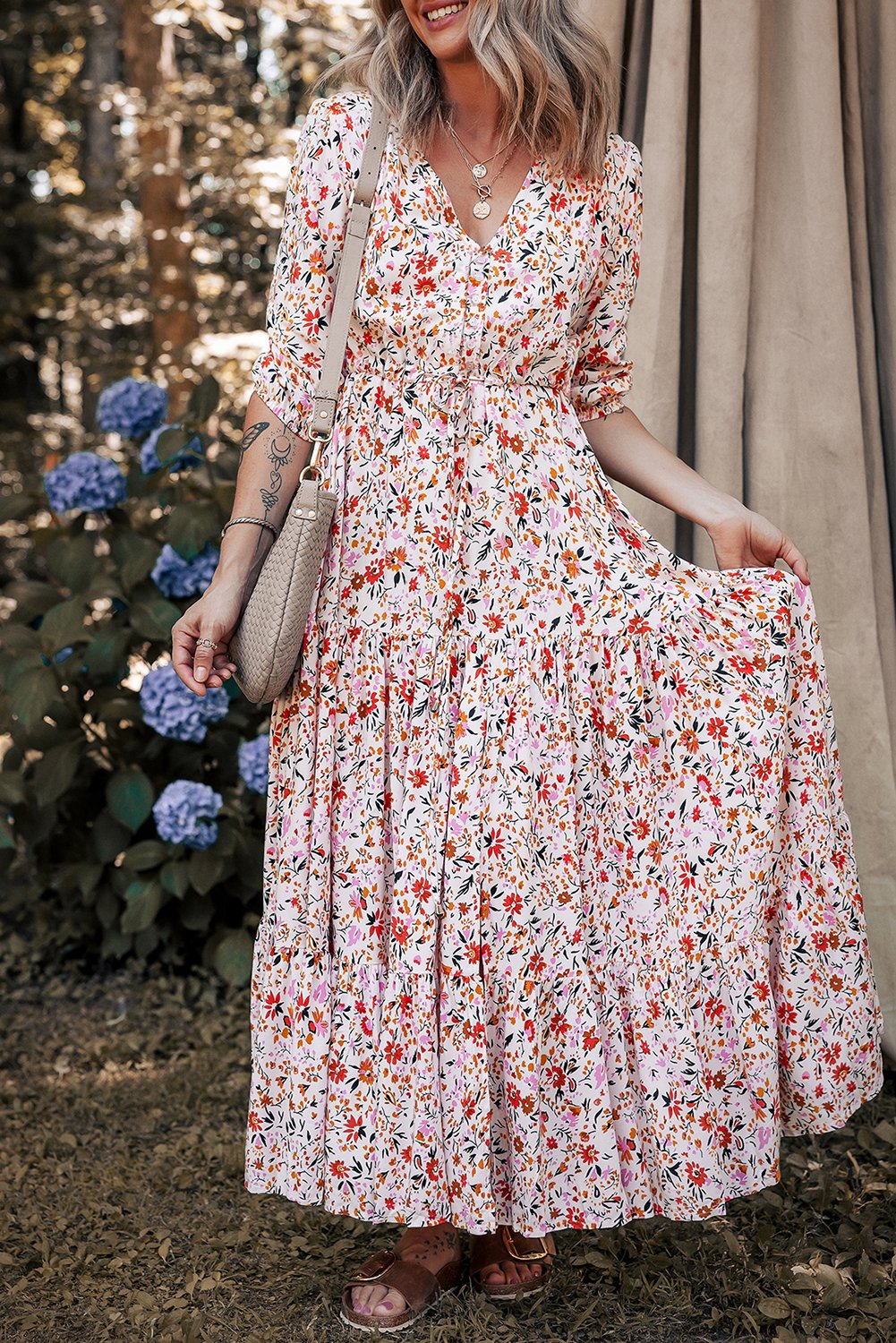 Thumbnail - Rotes Boho Maxikleid mit Halbärmeln und Blumenmuster im V-Ausschnitt
