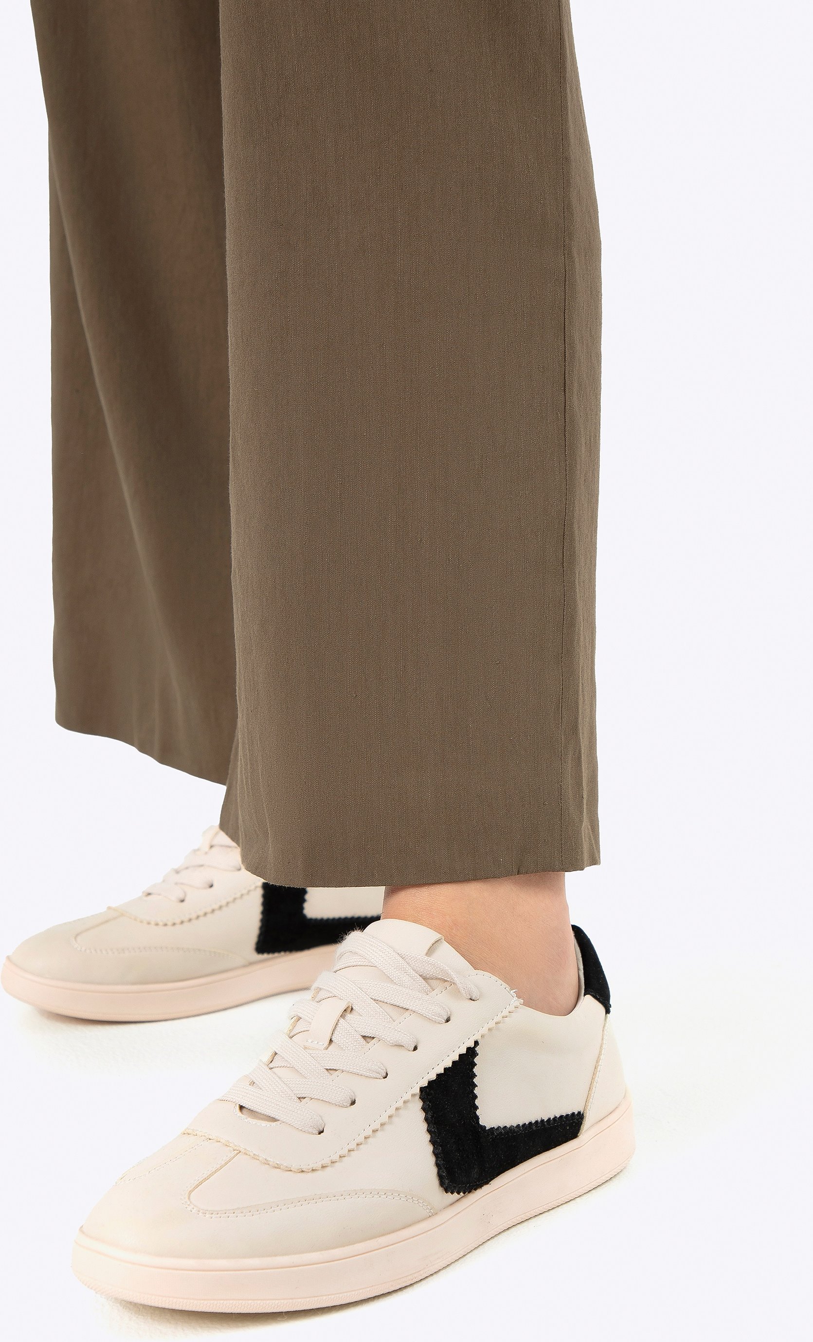 Wittchen Damen-Sneaker aus Wildleder mit kontrastierenden Einsätzen aus