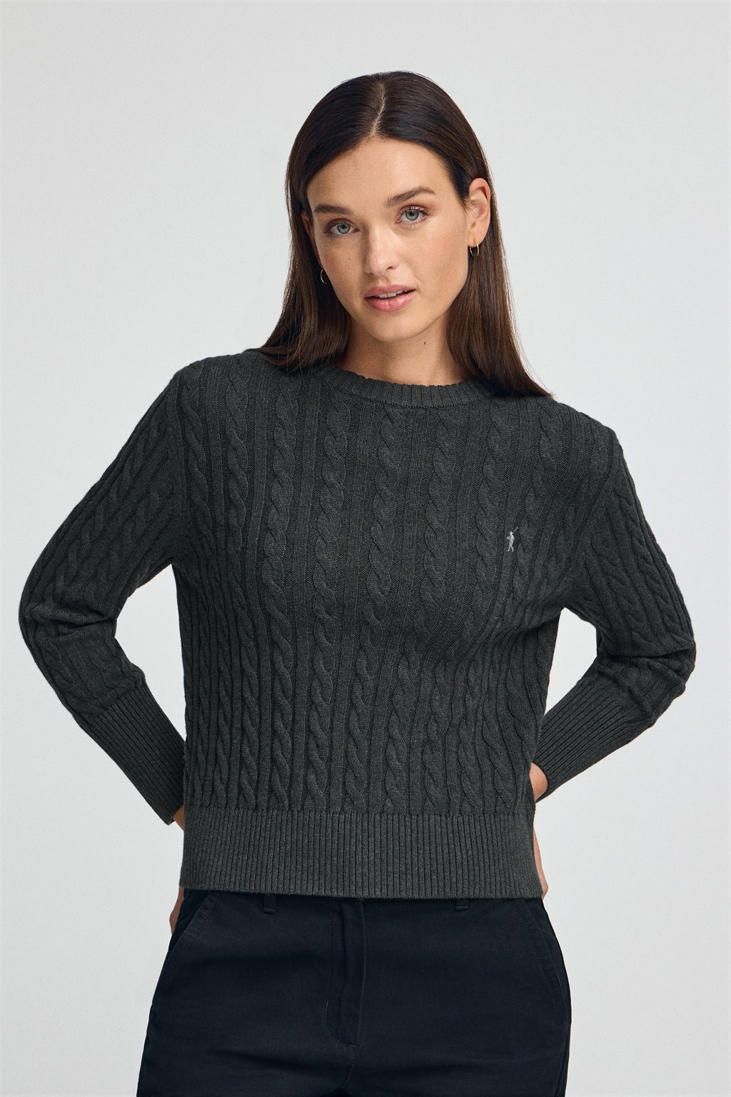 Pullover dunkelgrau meliert mit Rundhalskragen aus Wollgemisch mit gesticktem Rigby Go-Logo