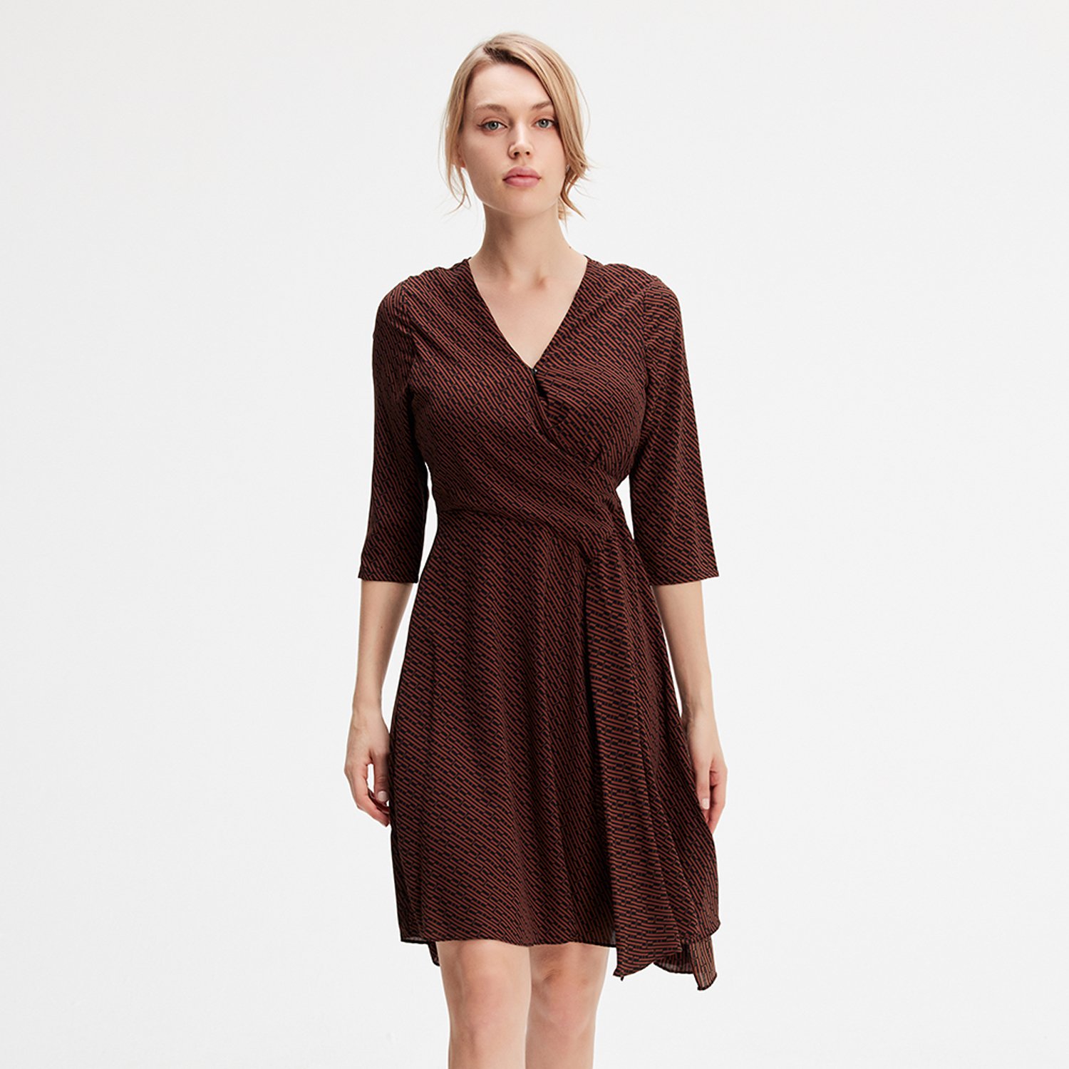 Überkreuzt drapiertes seitliches Skaterkleid