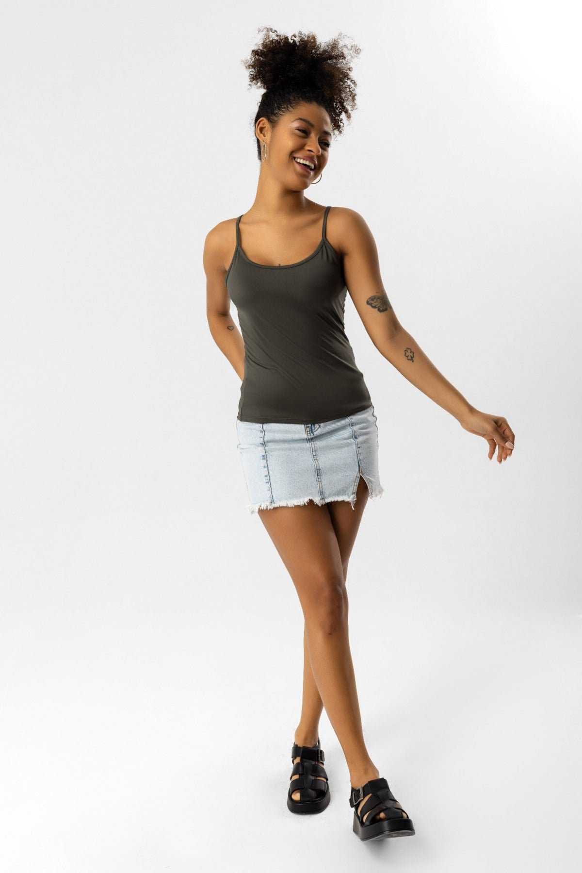 Stretch-Top mit dünnen Trägern