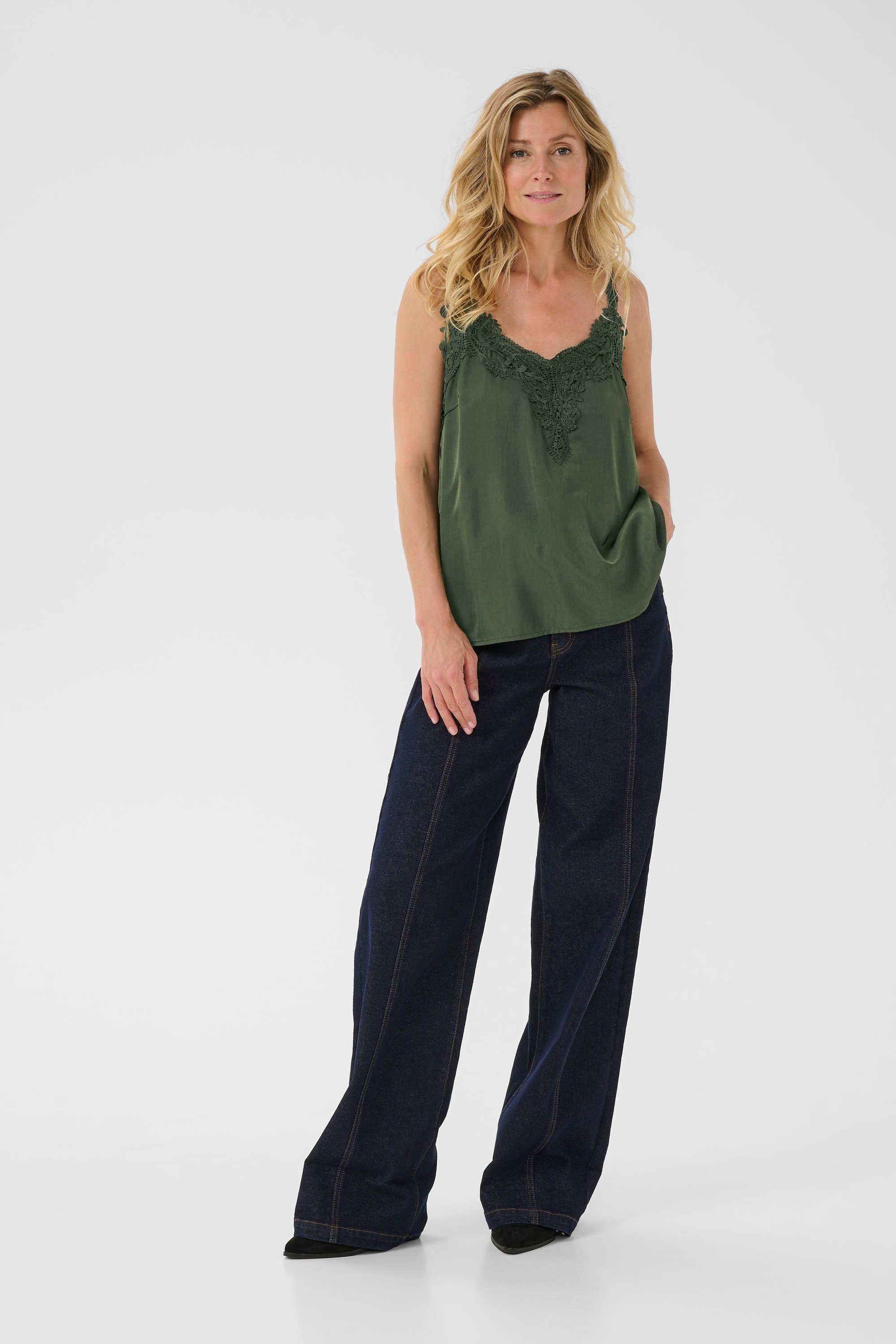 Ärmellose Bluse CRAnna A-shape green