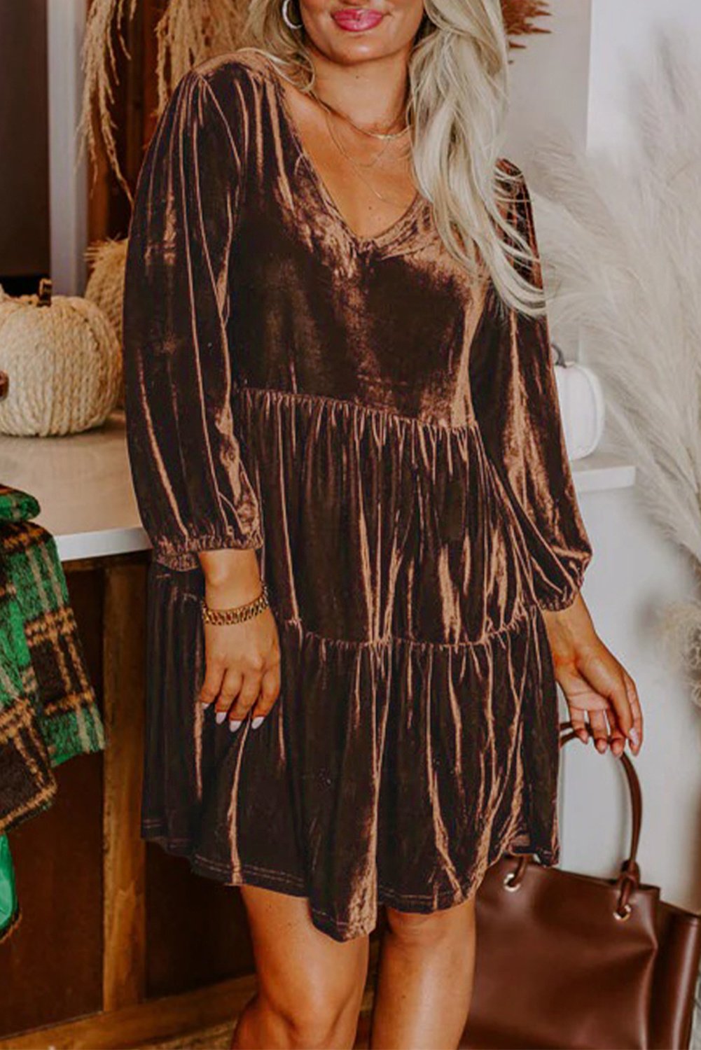 Samtkleid mit Stufendesign