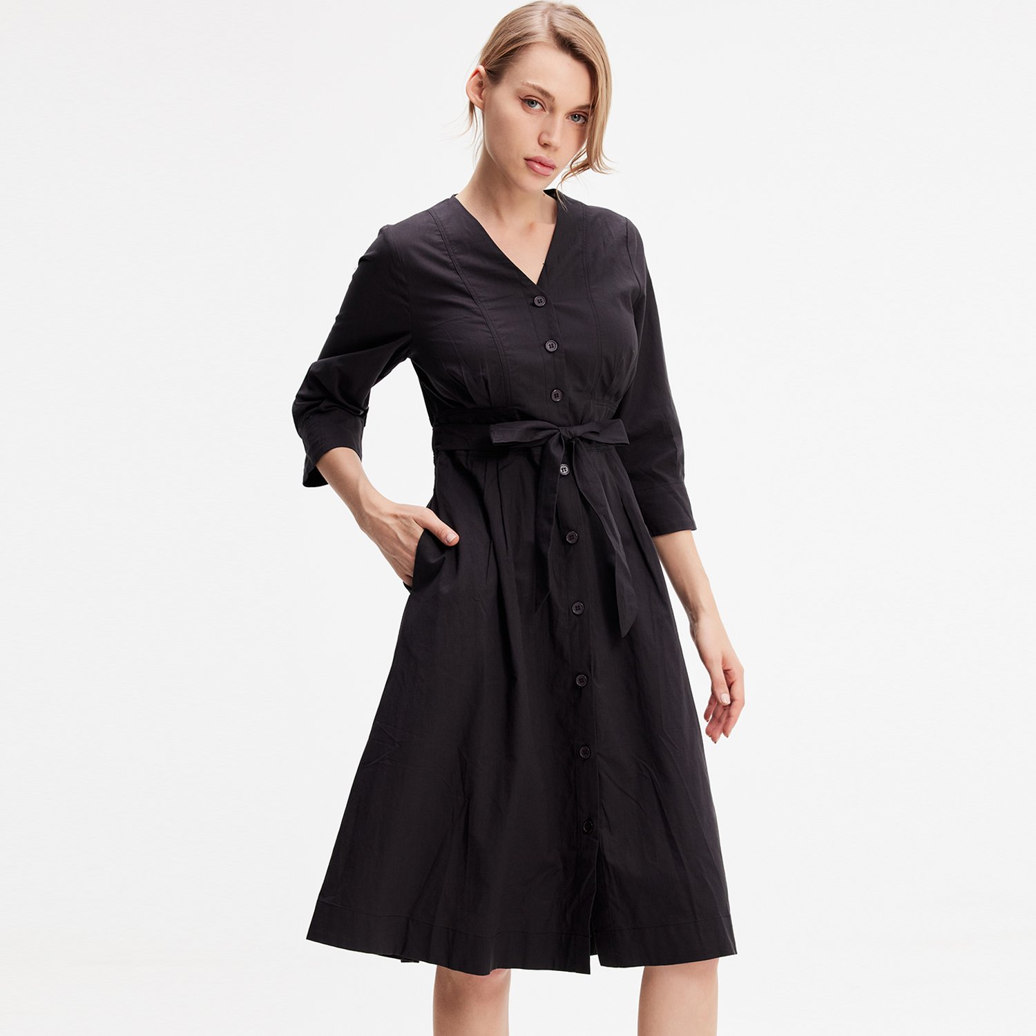 Minimalistisches Hemdblusenkleid aus Baumwolle mit geknotetem Gürtel