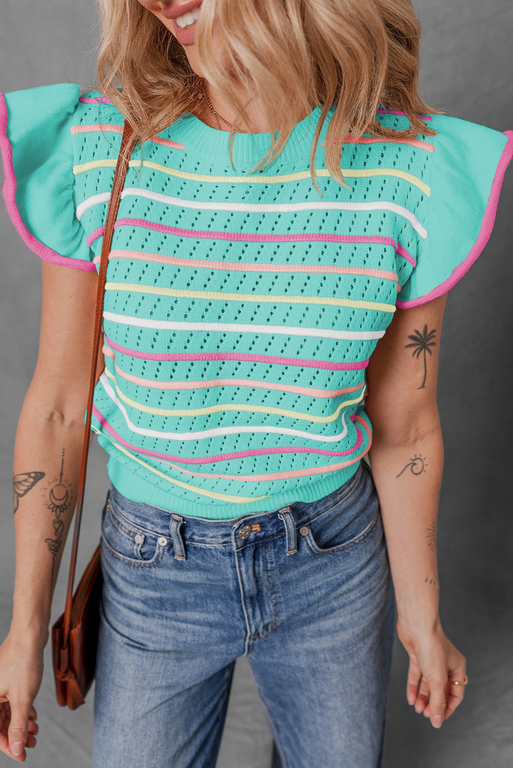 Gestreifter Strickkurzarm-Augenloch-Pullover