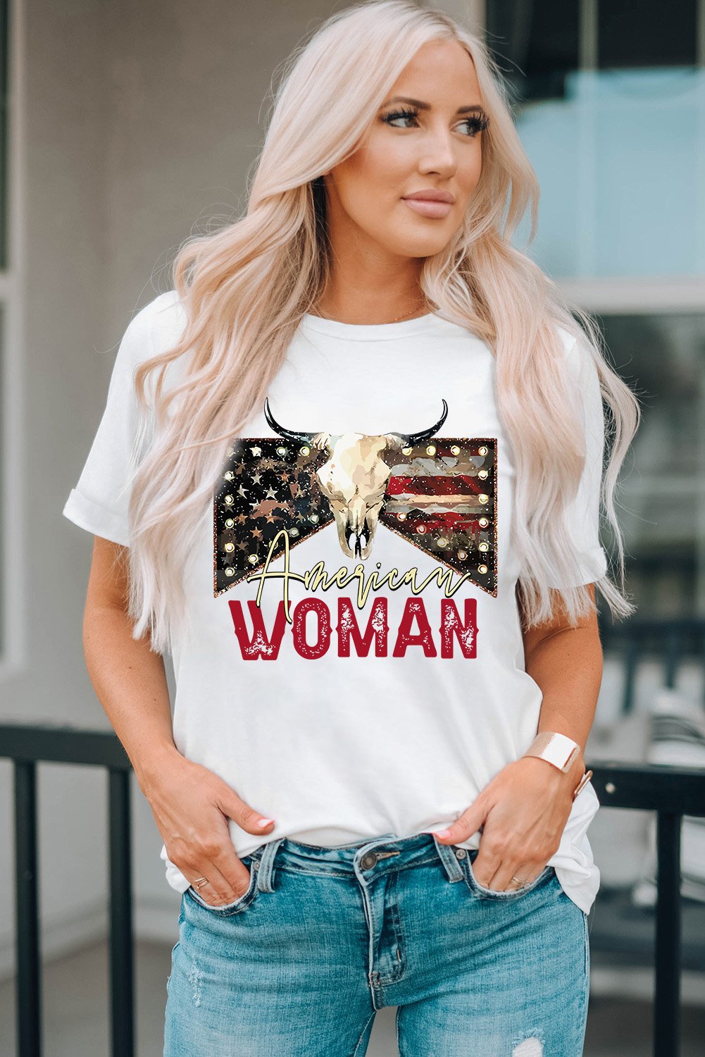 Weißes amerikanisches Frauen Bullen-Schädel Grafik T-Shirt