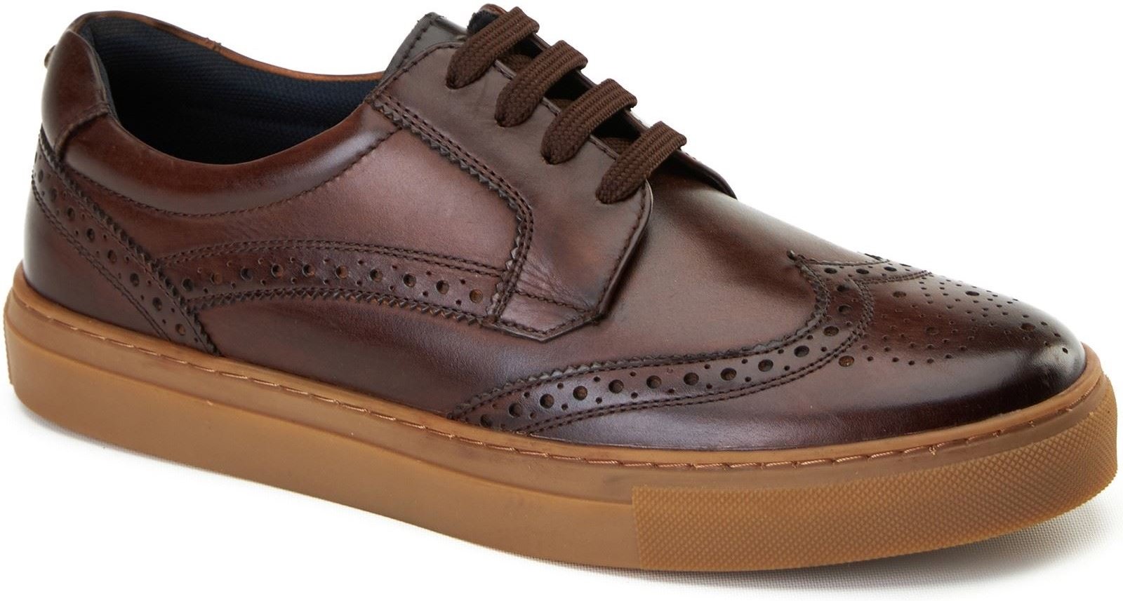 Base London Clapton Lederschuhe Für Männer In Verbranntem Braun Mit Brogue Muster