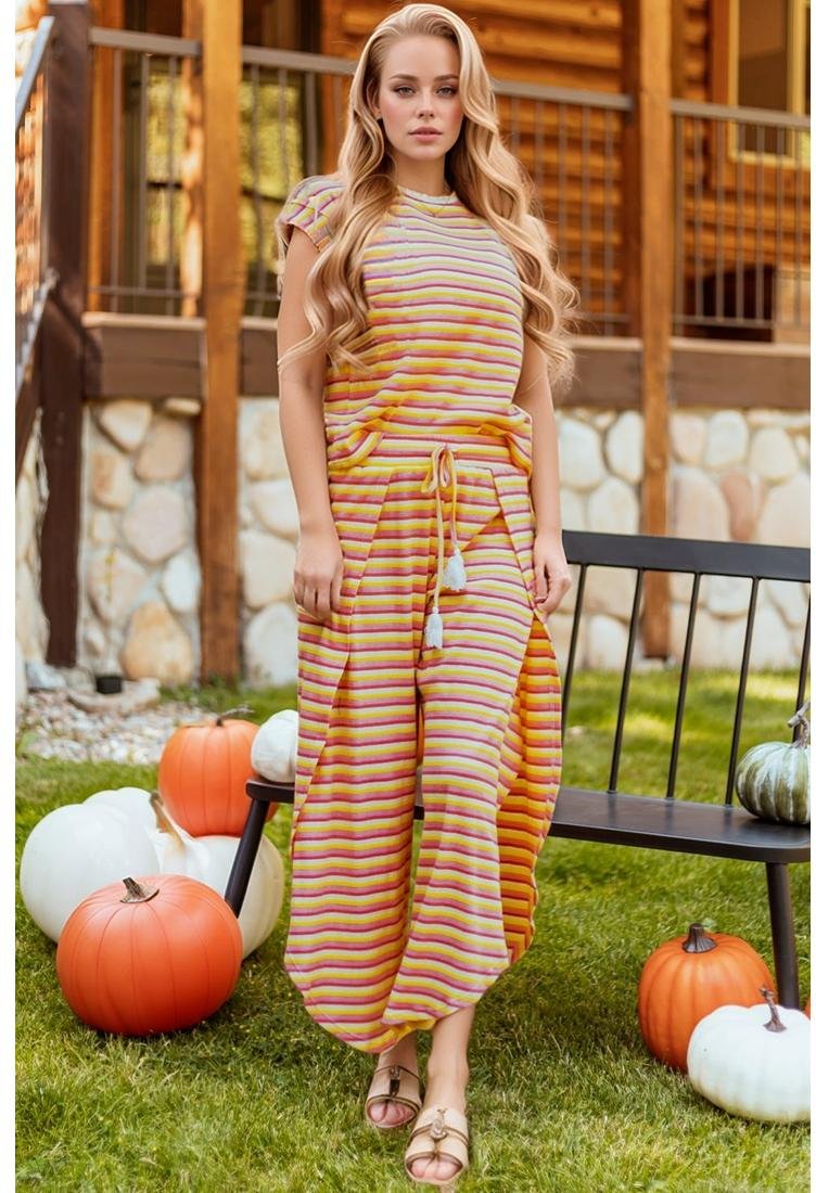 Thumbnail - Gestreiftes Set aus kurzarmeligem Oberteil und Hose mit Rundhalsausschnitt