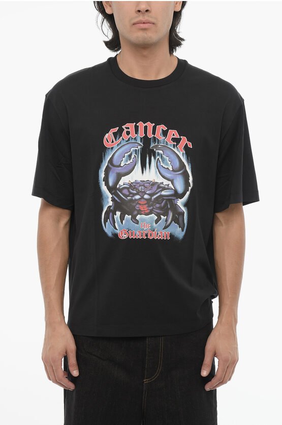 Bedrucktes Slim Fit ROCK BAND ZODIAC CANCER T-Shirt mit Rundhalsausschnitt in Schwarz