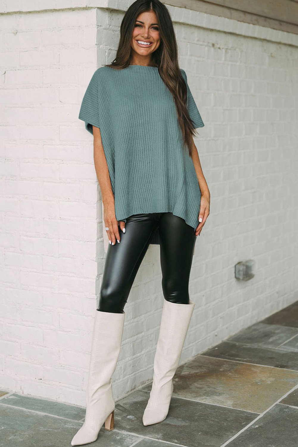 Nebelblauer Kurzarm-Pullover mit seitlichen Schlitzen in Übergröße