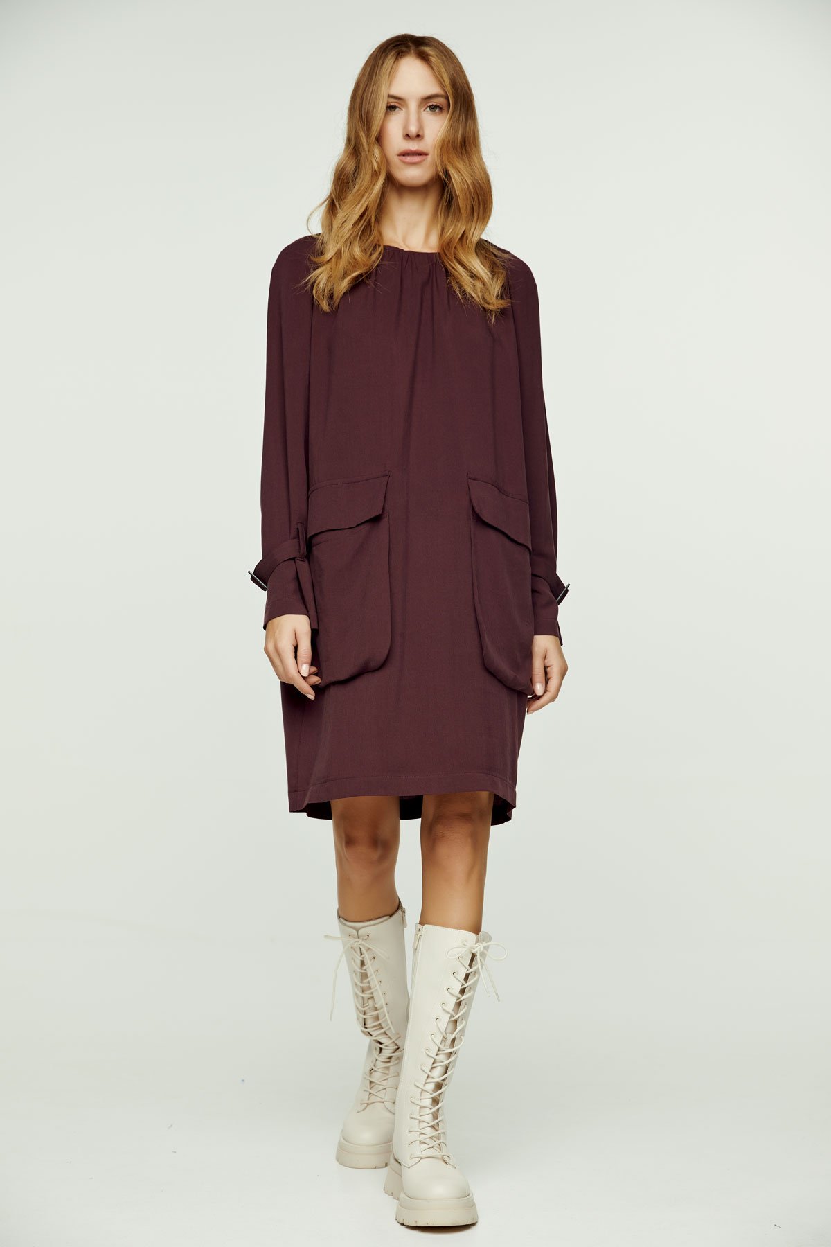 Burgunderfarbenes Tencel-Kleid mit Taschendetail