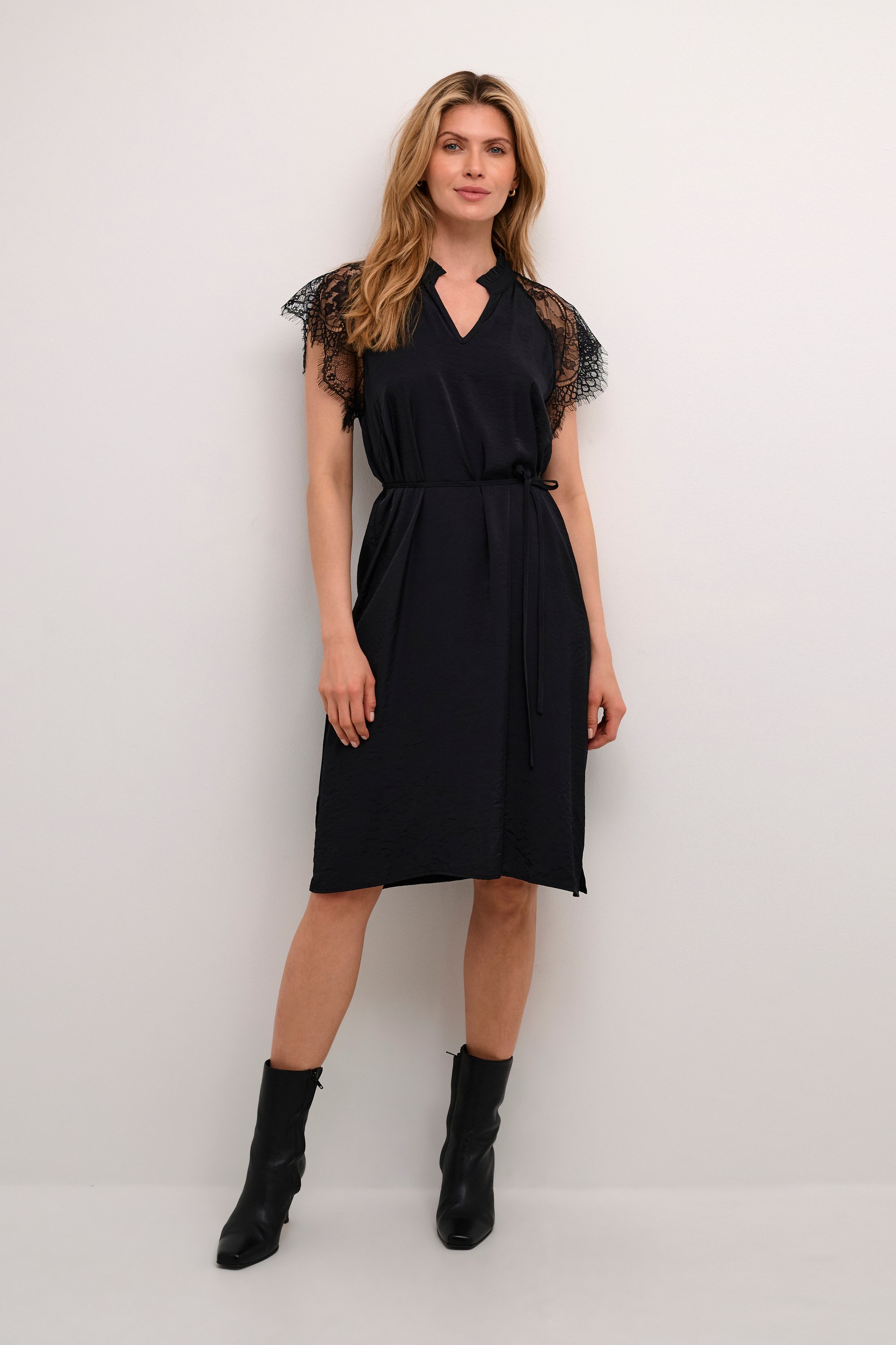 Kleid Straight fit black