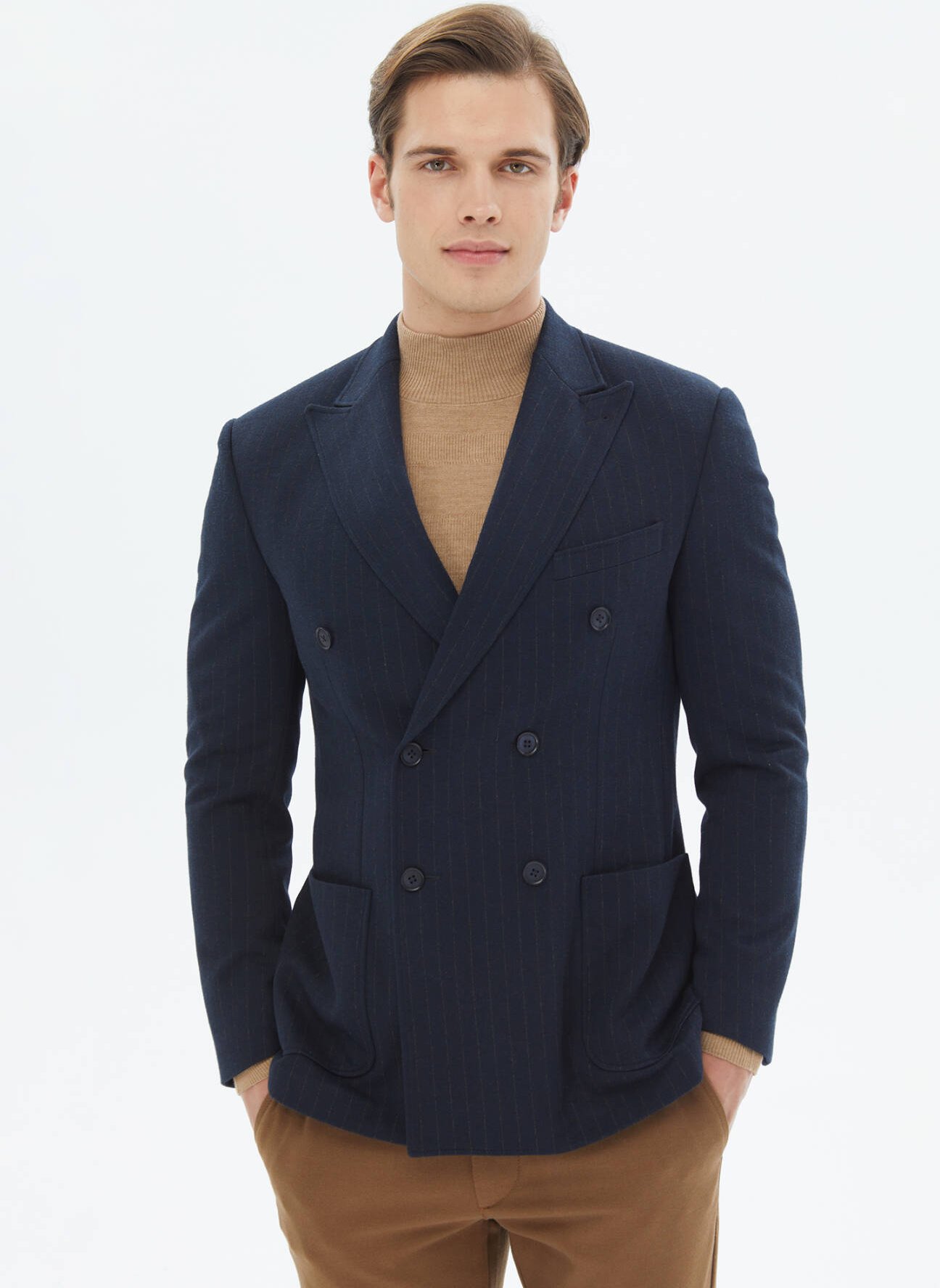 Gestreifte Strickjacke mit moderner Passform