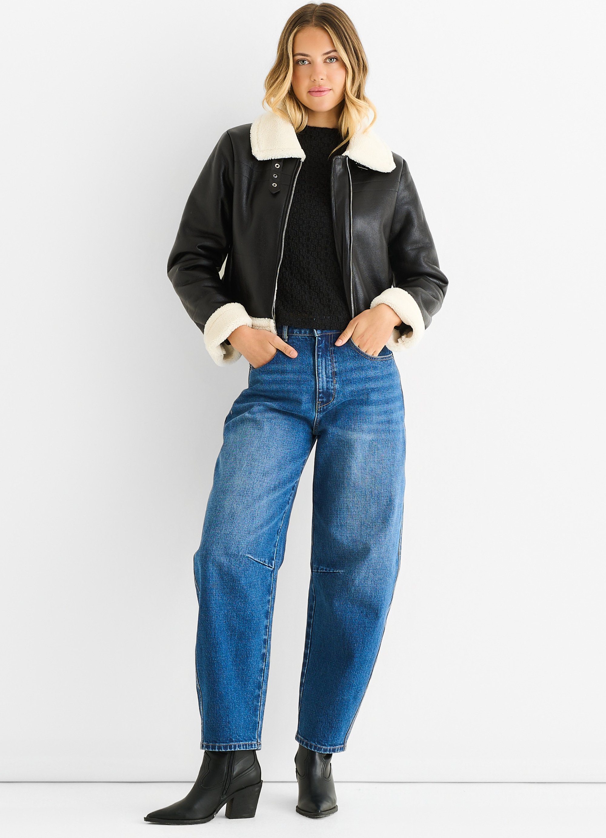 Thumbnail - Schwarze Kunstleder-Fliegerjacke mit Lammfellfutter