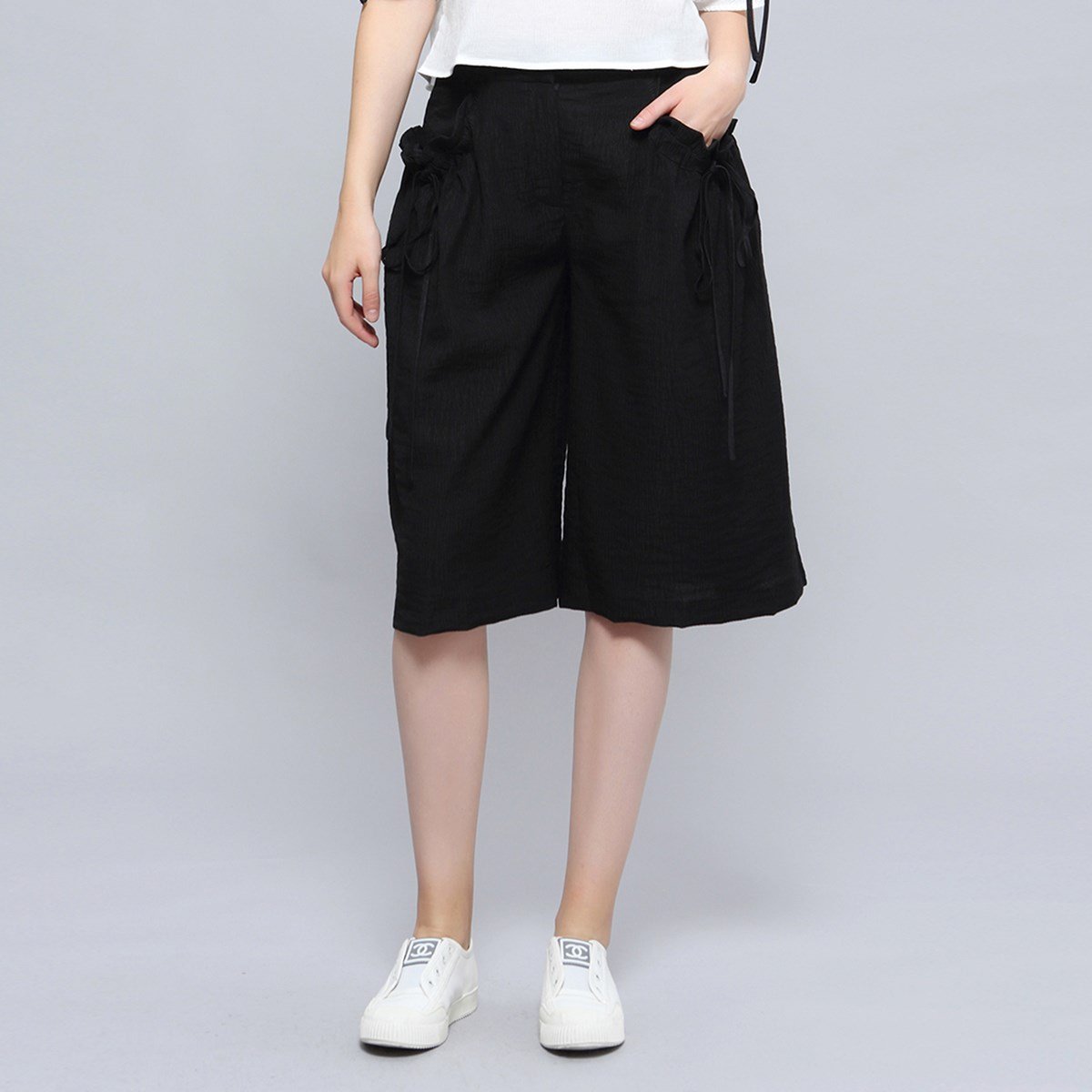 Lässige Capri-Hose mit weitem Bein