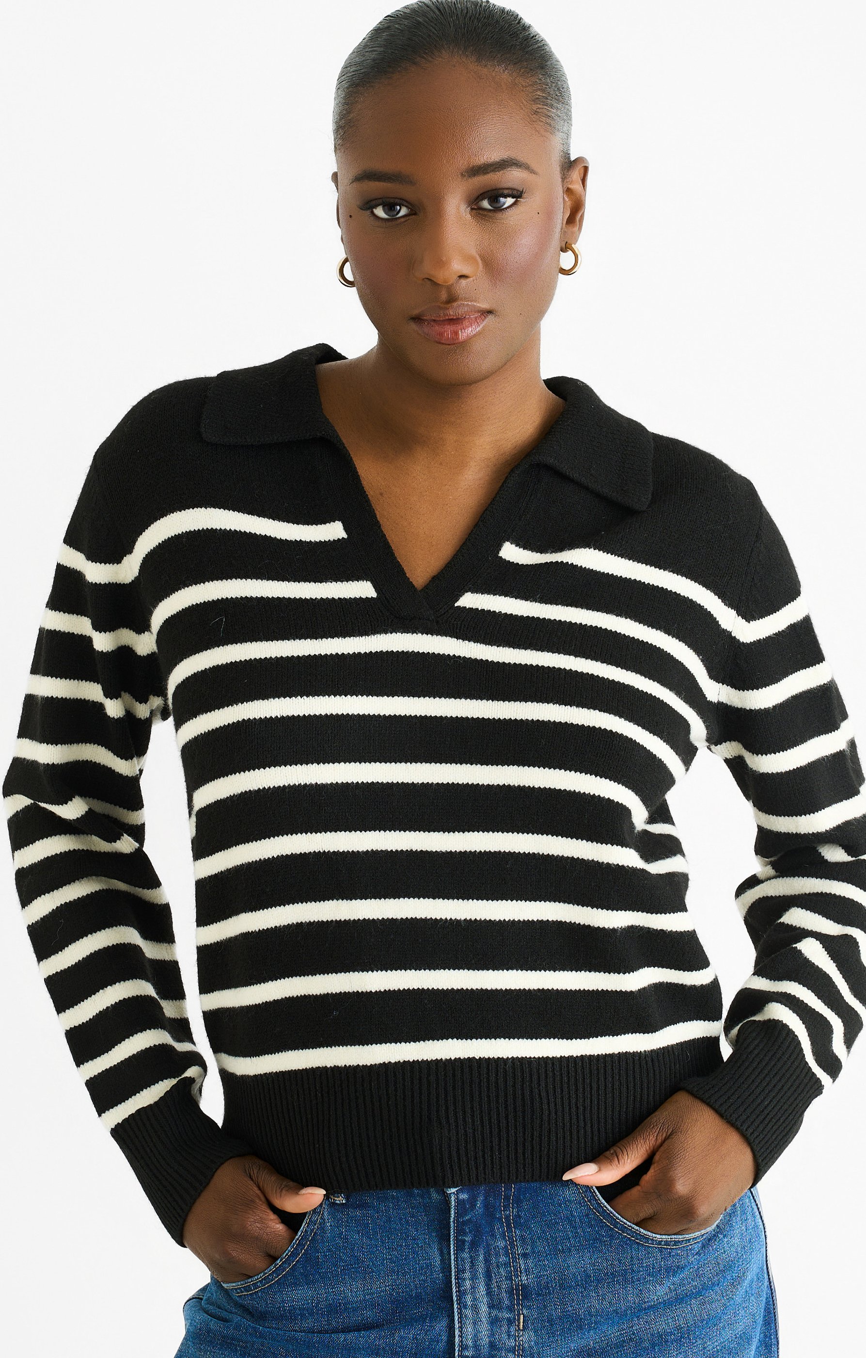 Thumbnail - Schwarzer Strickpullover mit V-Ausschnitt und Recycling-Streifen