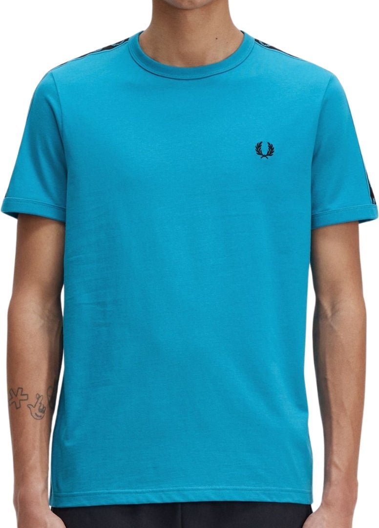 Fred Perry - T-Shirt mit verklebten Schultern in Cyberblau