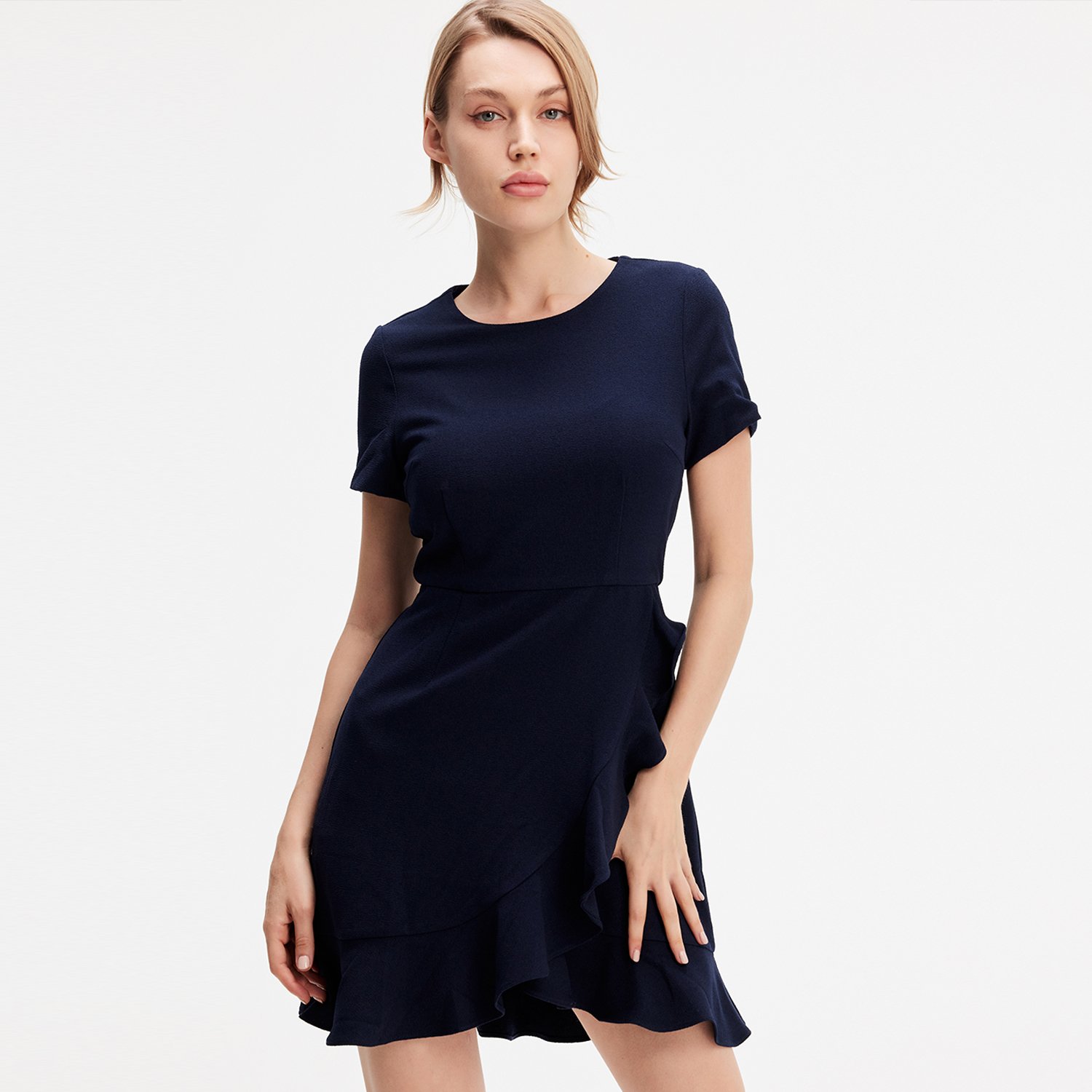 Kurzes Skaterkleid mit Rüschen