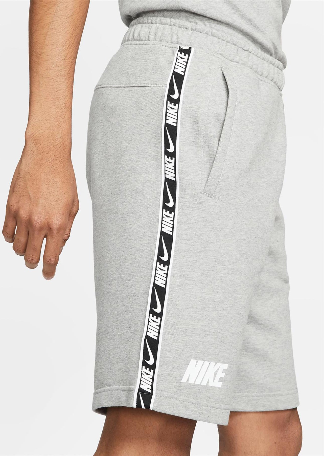 Thumbnail - Nike NSW Repeat Herren Fleece Shorts Grau