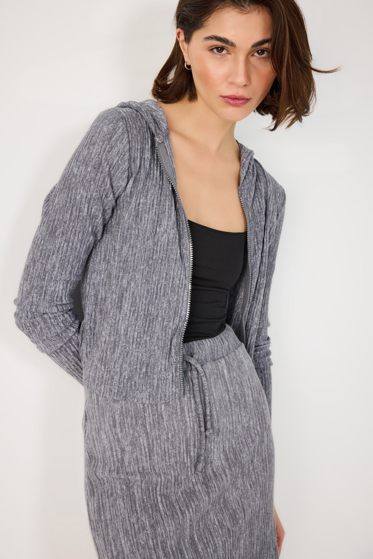 Strickjacke mit Kapuze und Reißverschluss