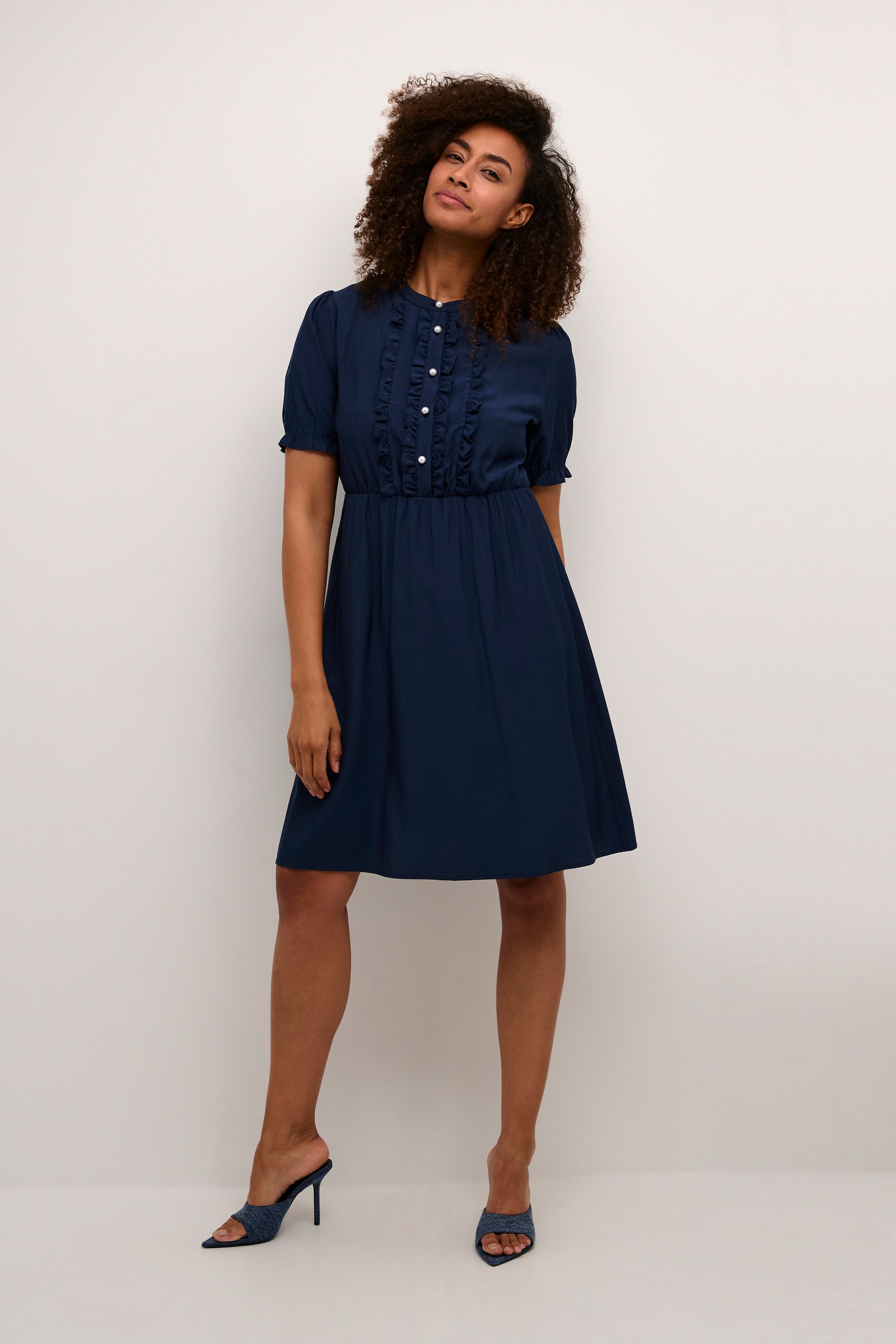 Kleid Weibliche Silhouette blue