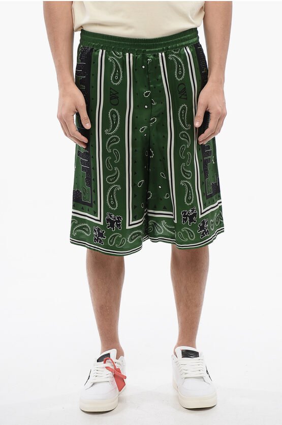 Shorts mit Bandana-Print in Grün